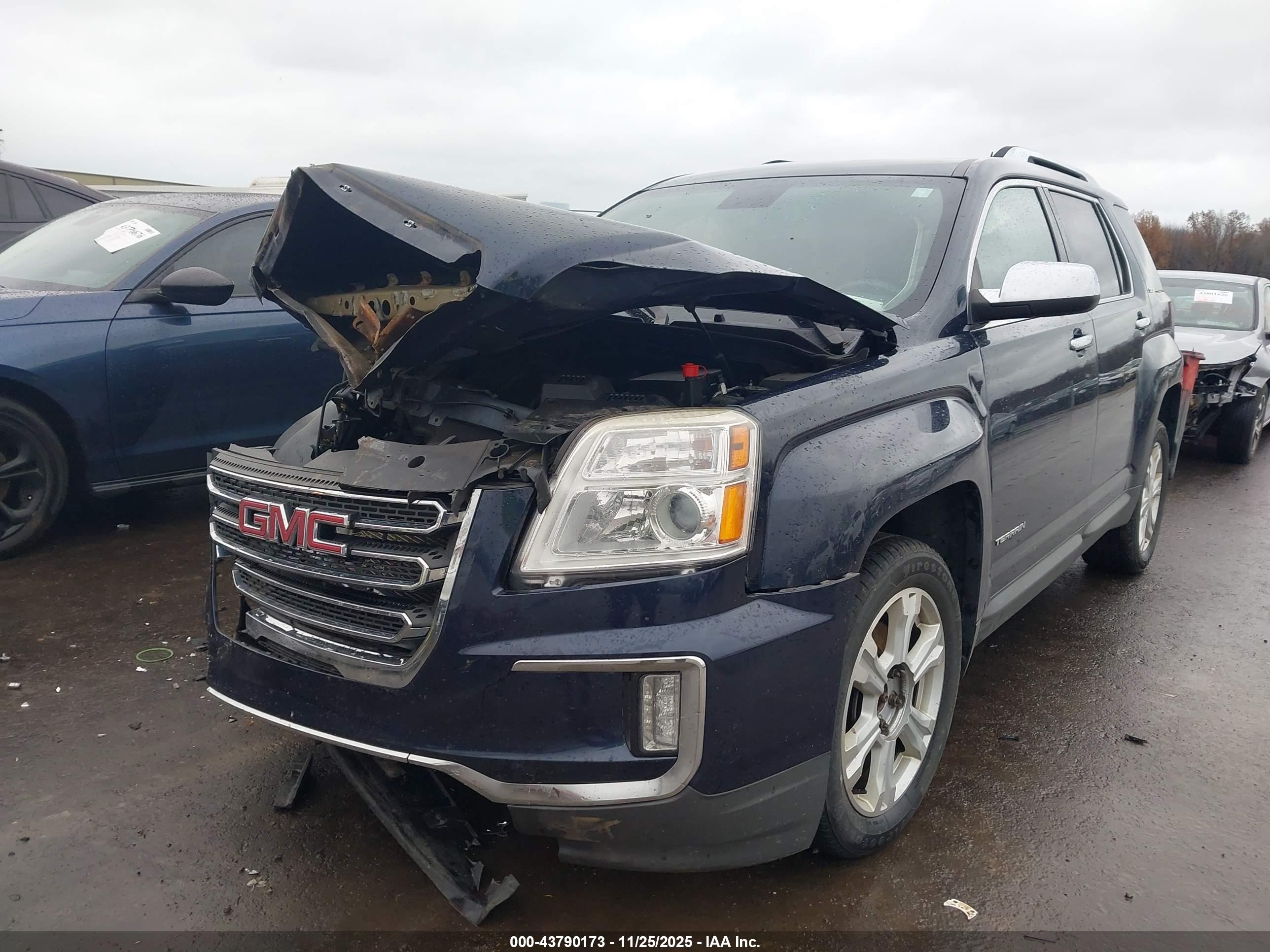GMC TERRAIN image 2