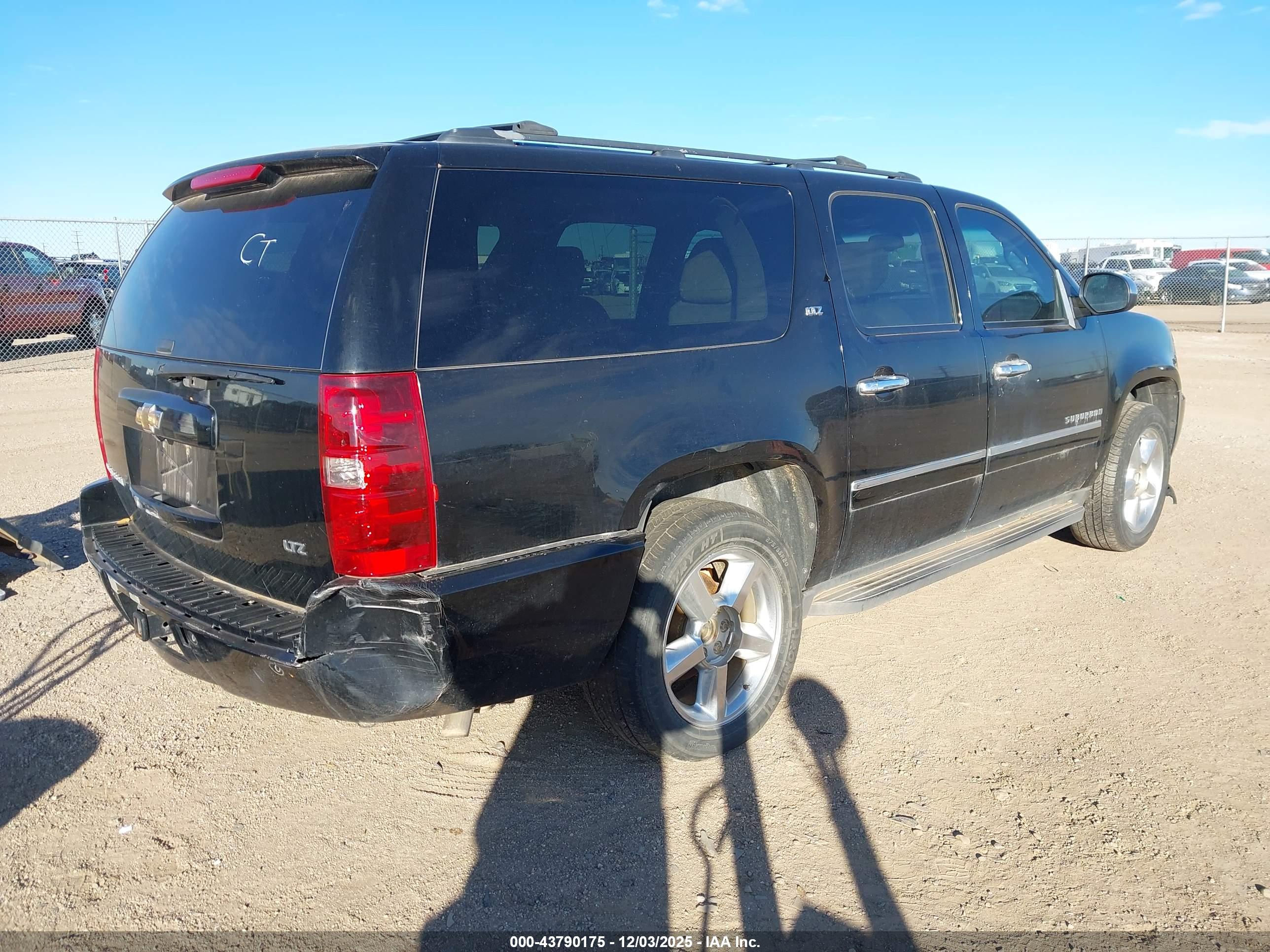 CHEVROLET SUBURBAN image 4