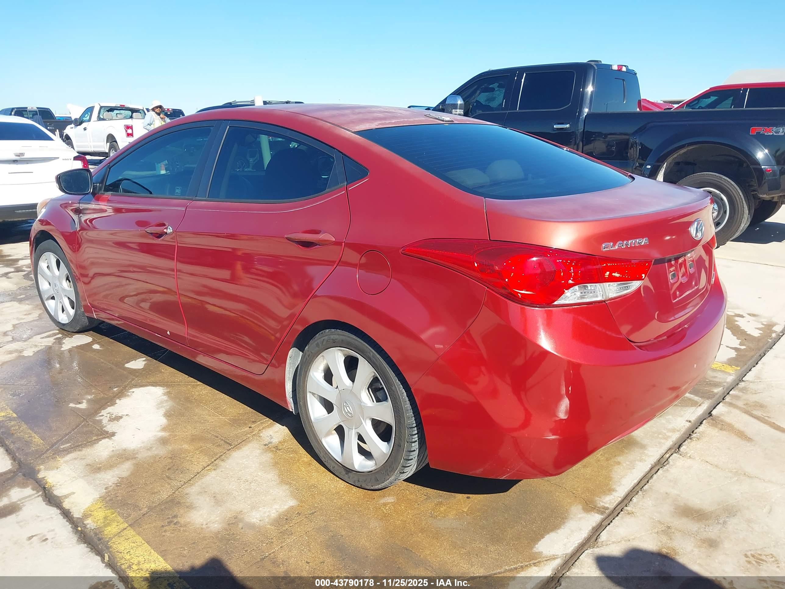 HYUNDAI ELANTRA image 3