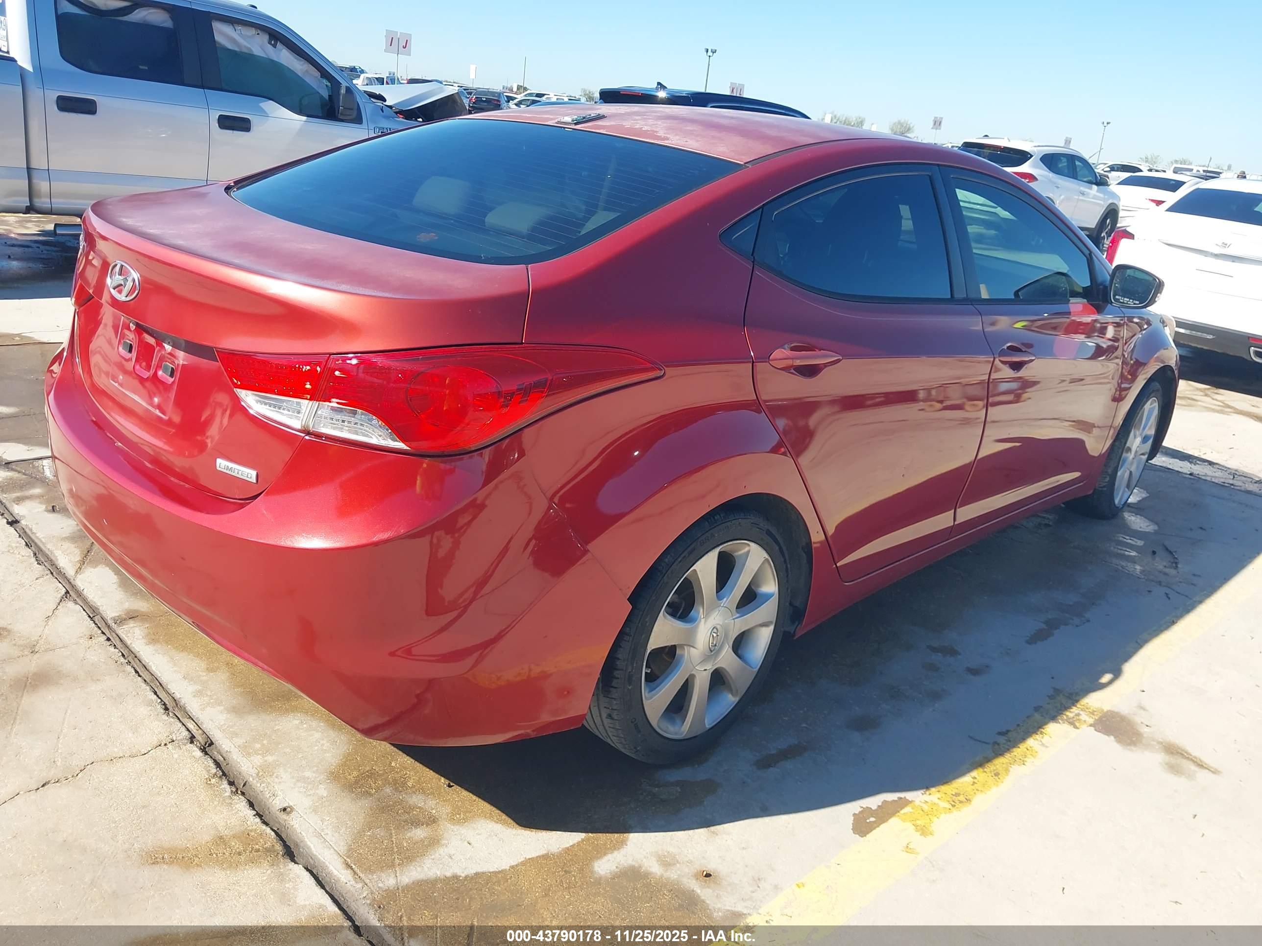 HYUNDAI ELANTRA image 4