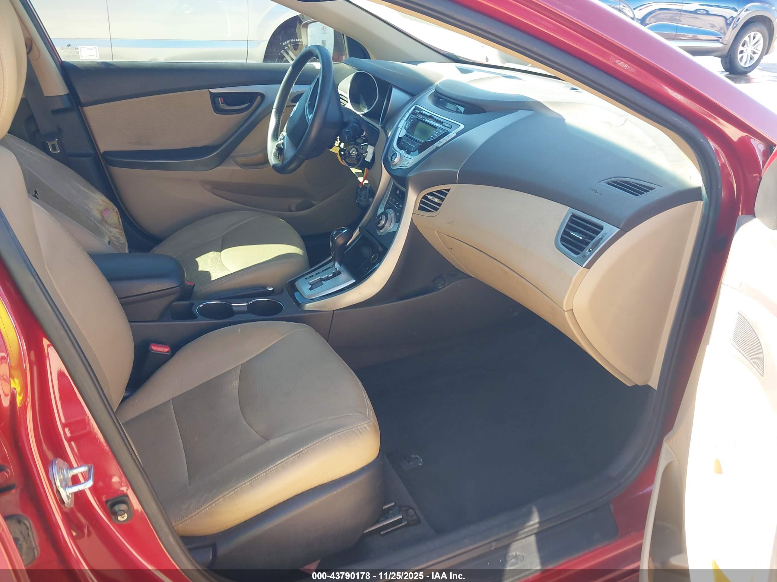HYUNDAI ELANTRA image 5