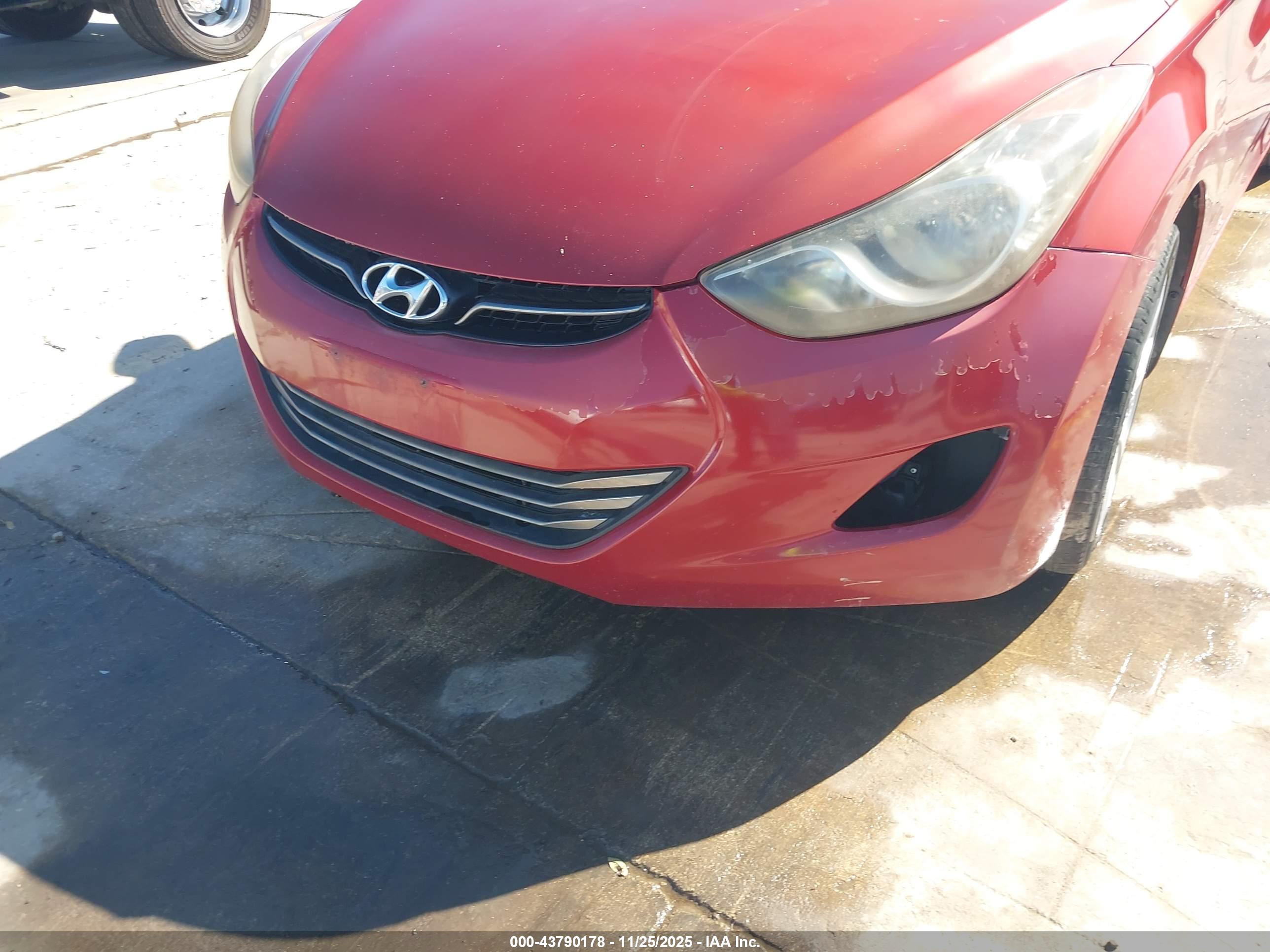 HYUNDAI ELANTRA image 6