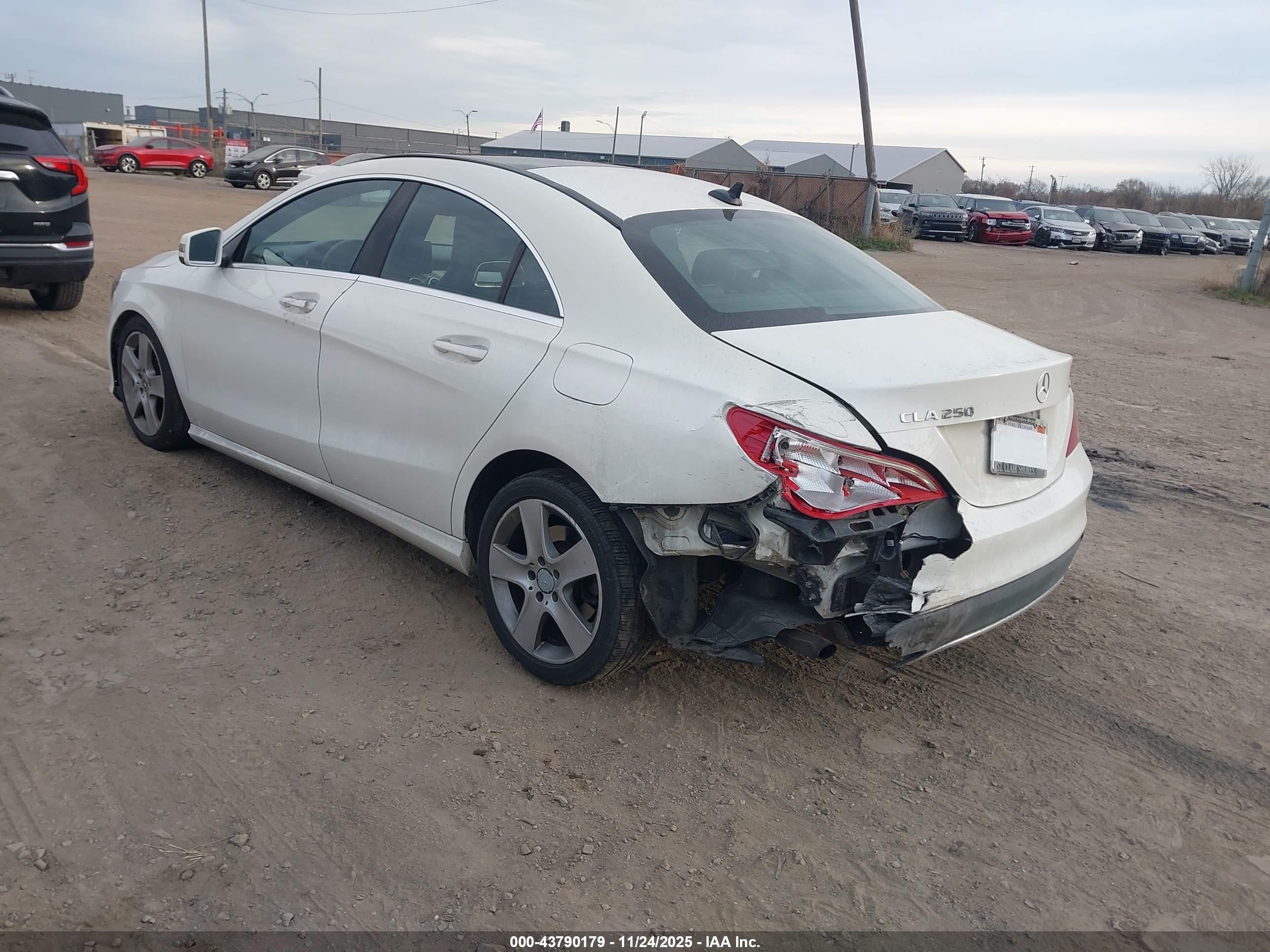 MERCEDES-BENZ CLA image 3