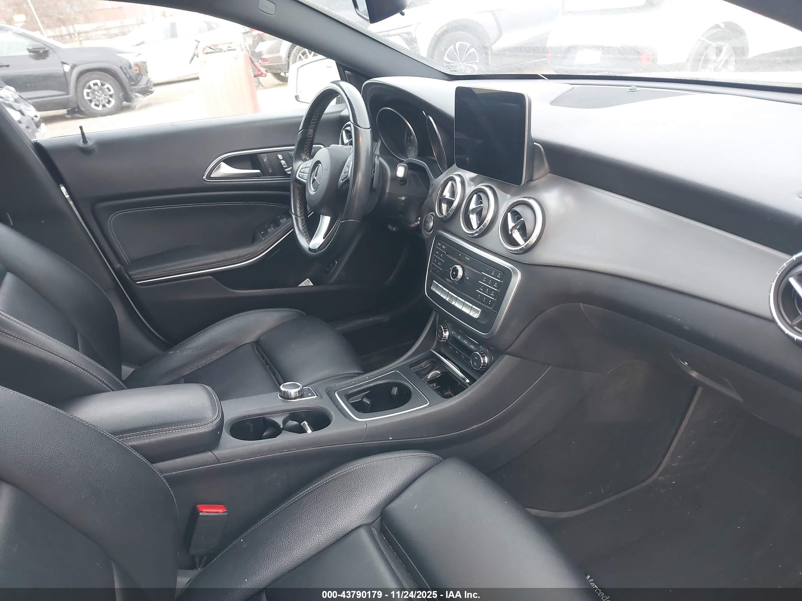 MERCEDES-BENZ CLA image 5