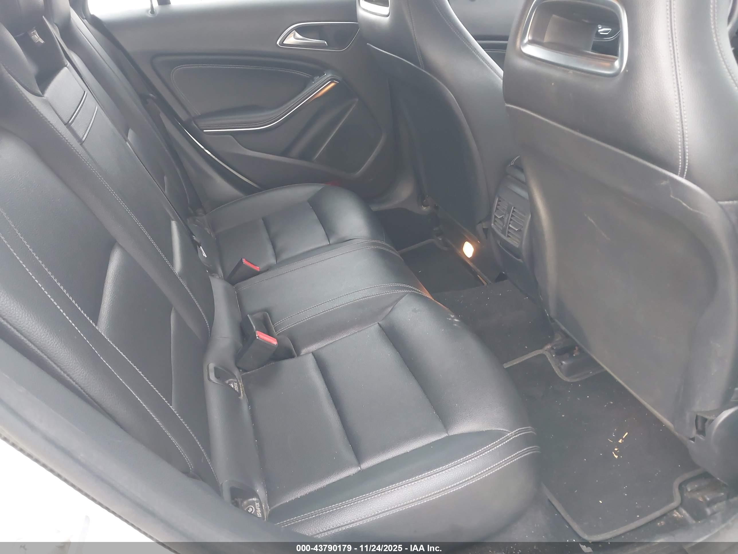 MERCEDES-BENZ CLA image 8
