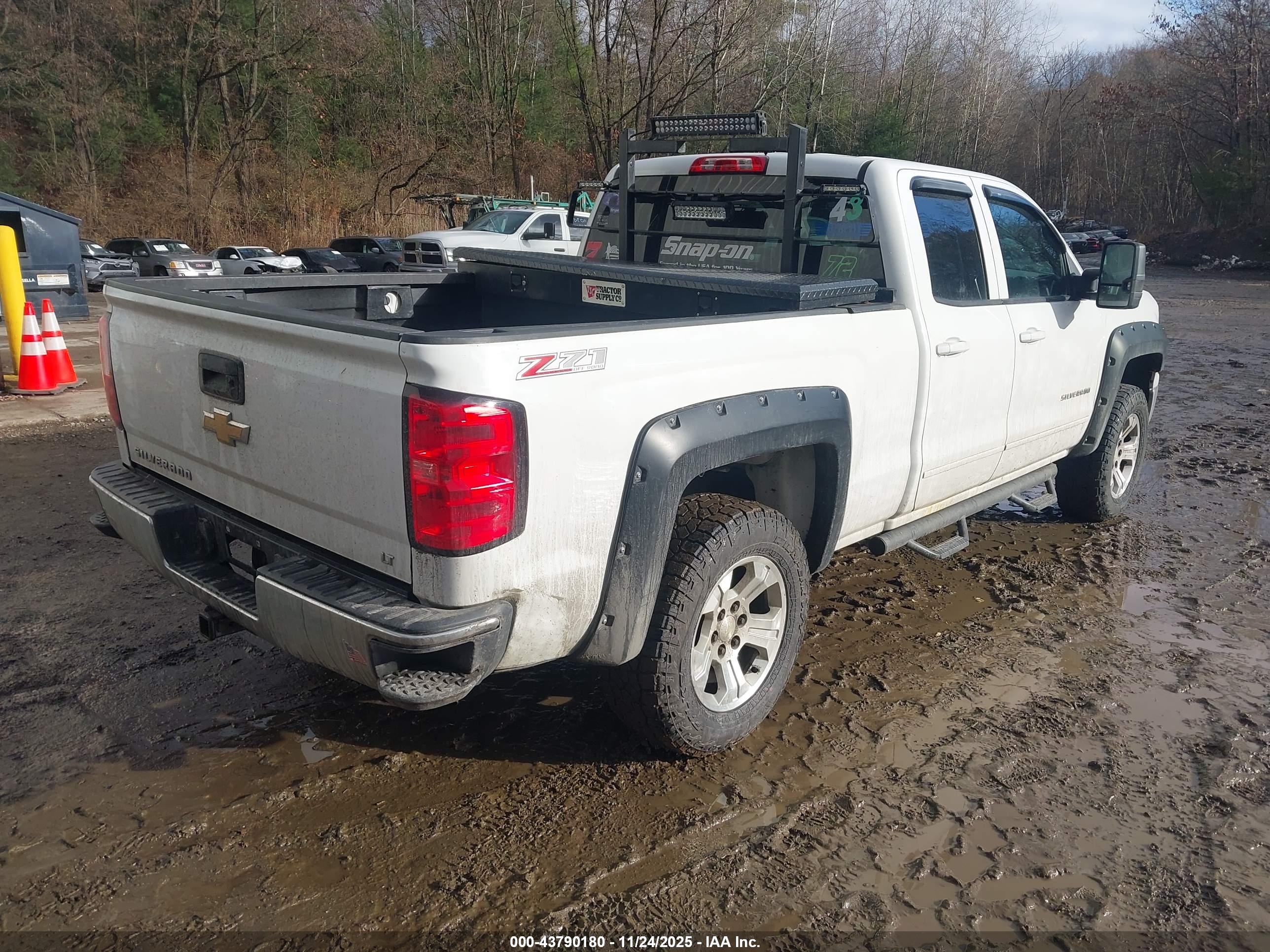 CHEVROLET SILVERADO image 4