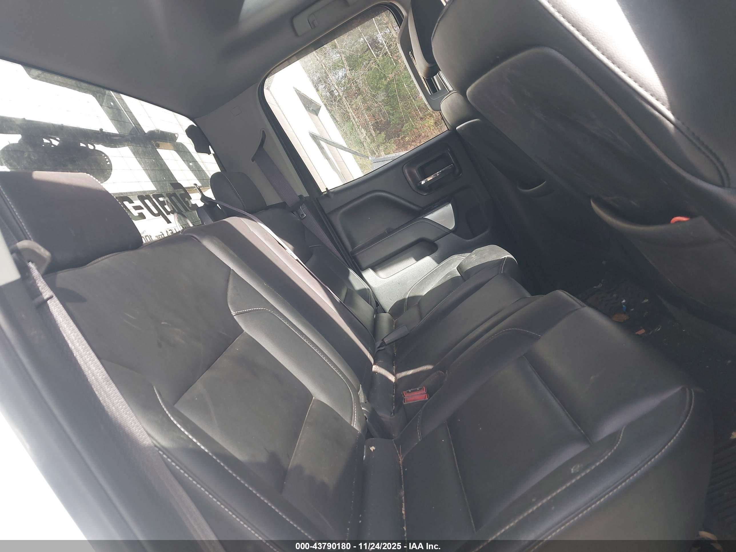 CHEVROLET SILVERADO image 8