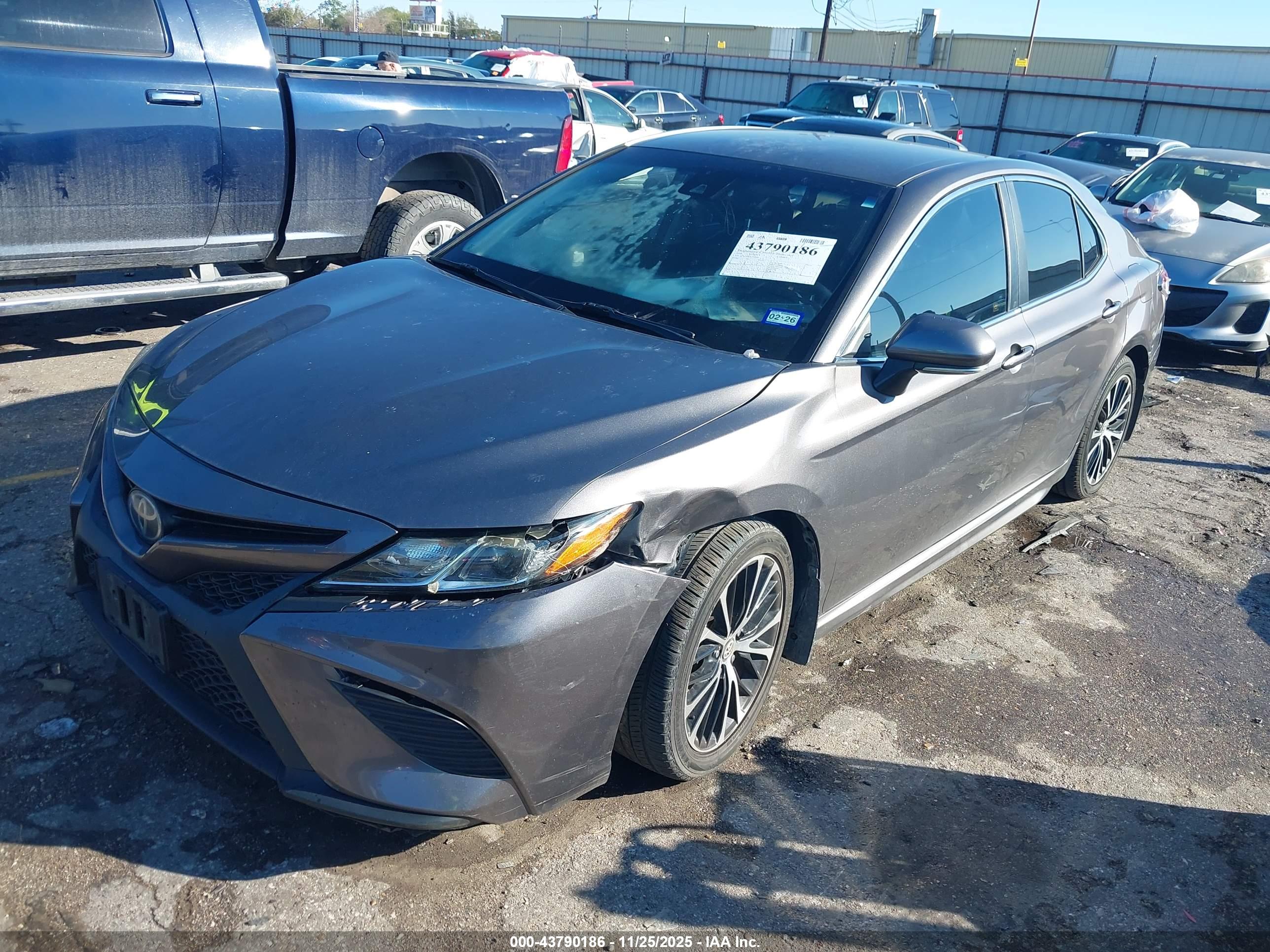 TOYOTA CAMRY image 2