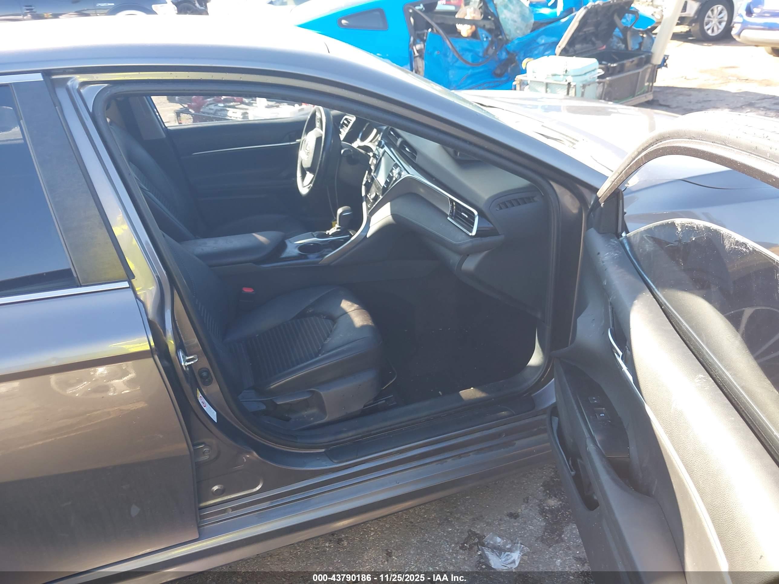 TOYOTA CAMRY image 5