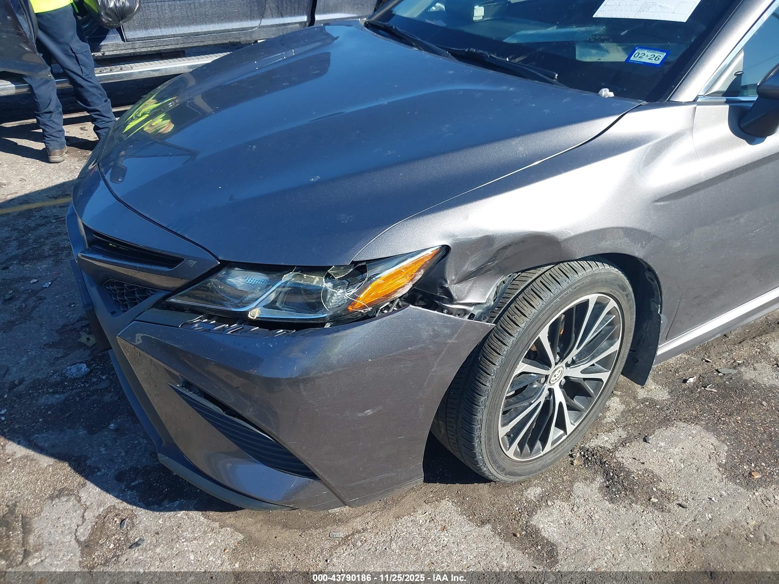 TOYOTA CAMRY image 6