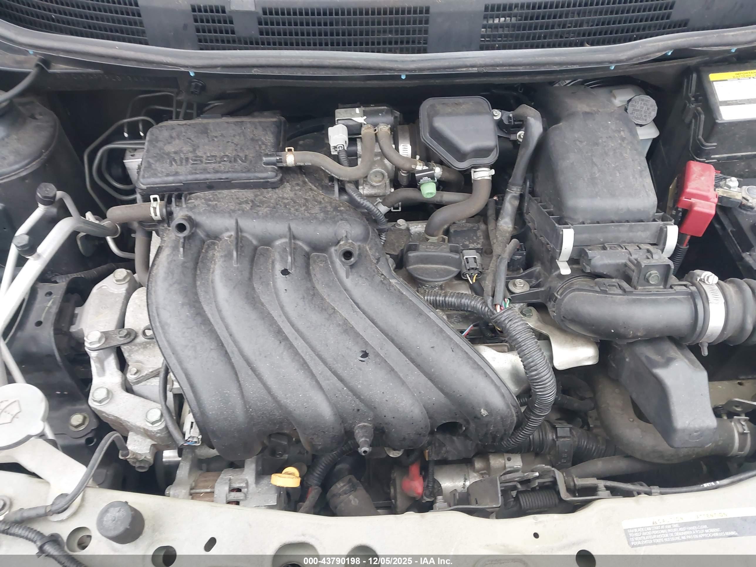 NISSAN VERSA image 10