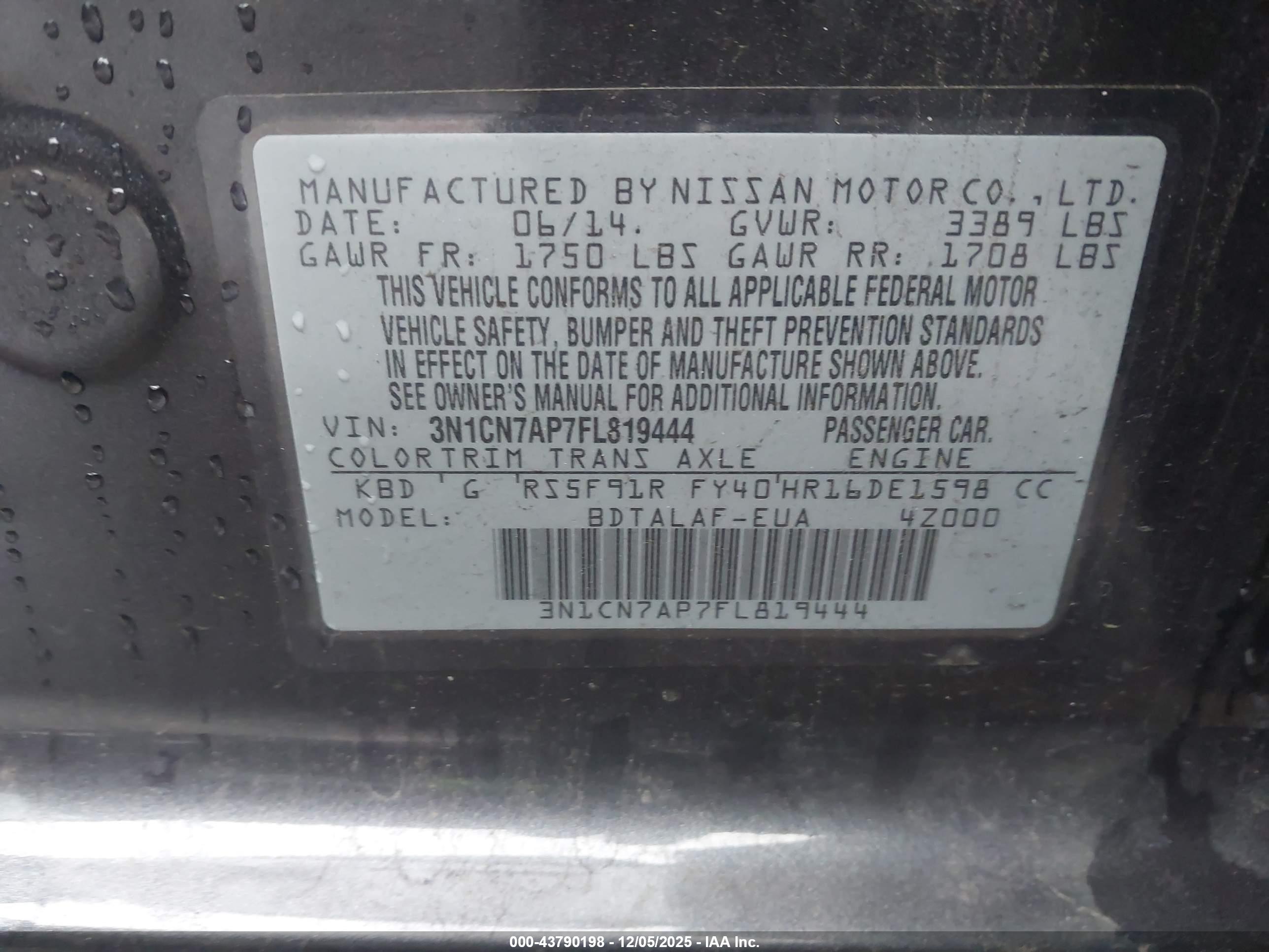 NISSAN VERSA image 9