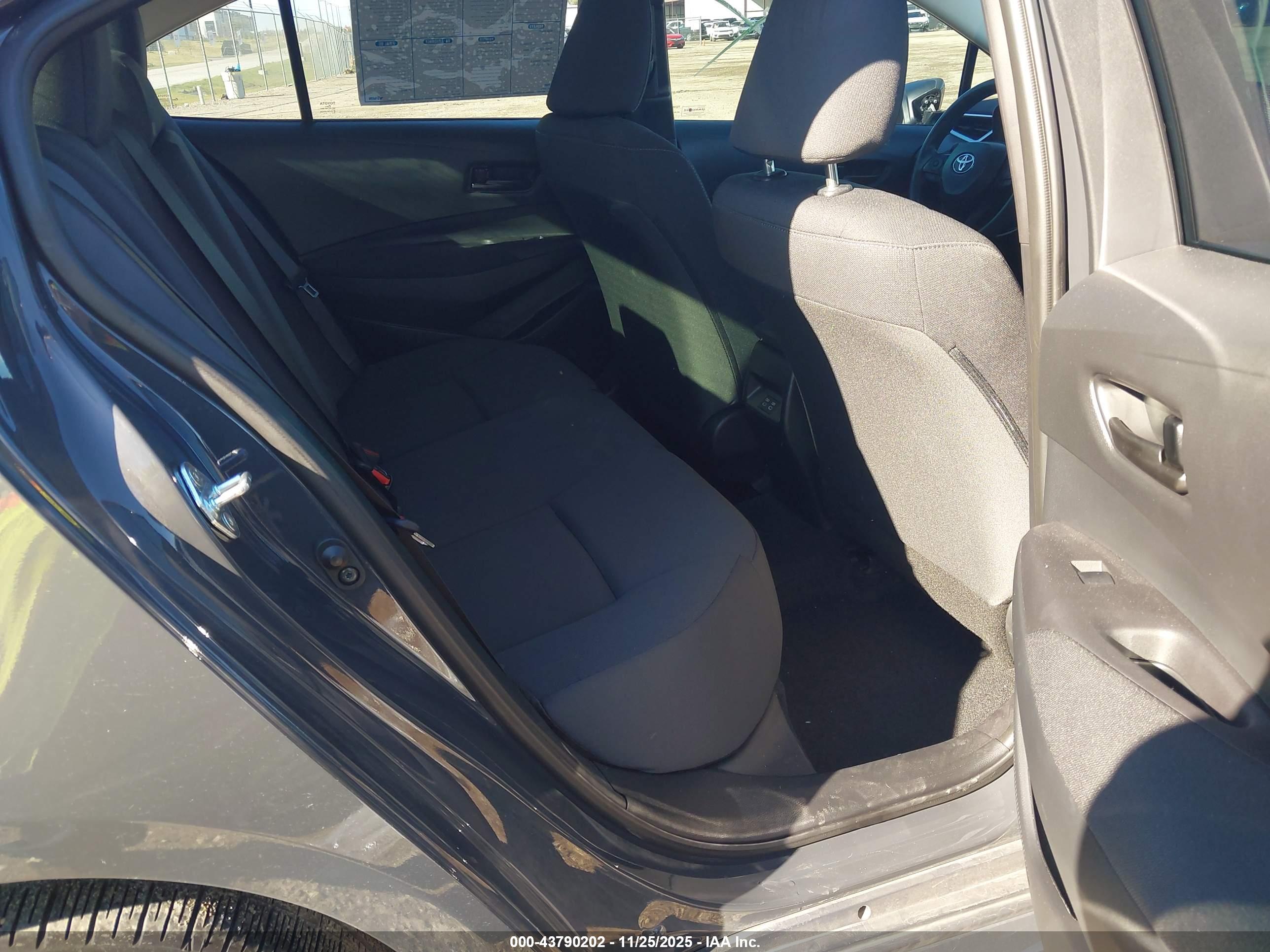 TOYOTA COROLLA image 8