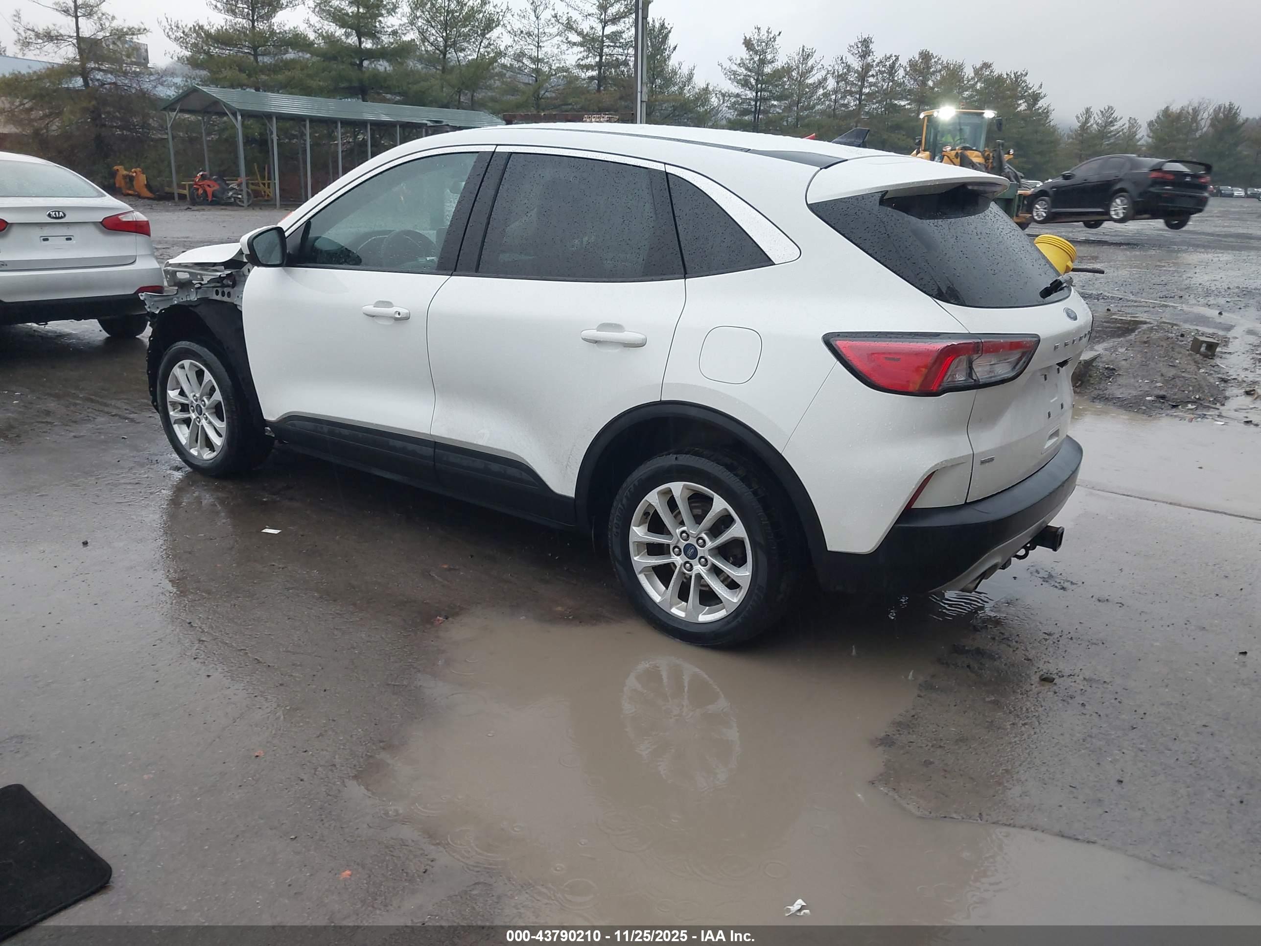 FORD ESCAPE image 3
