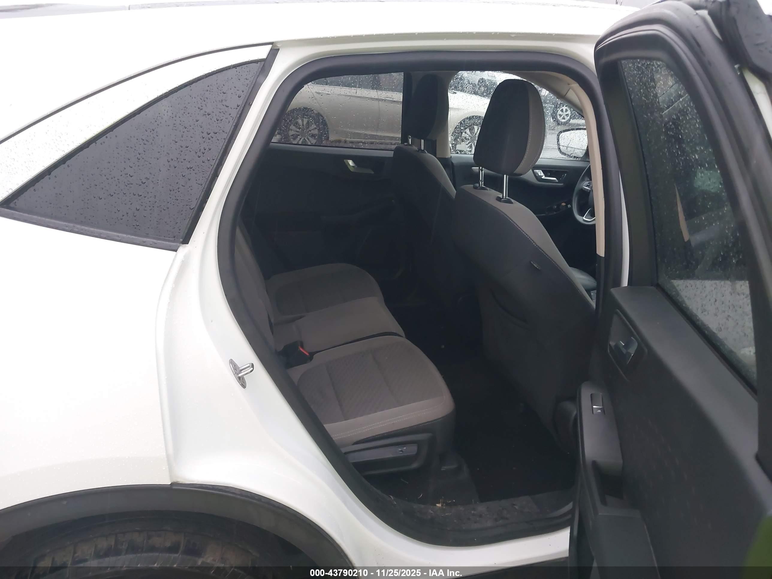 FORD ESCAPE image 8