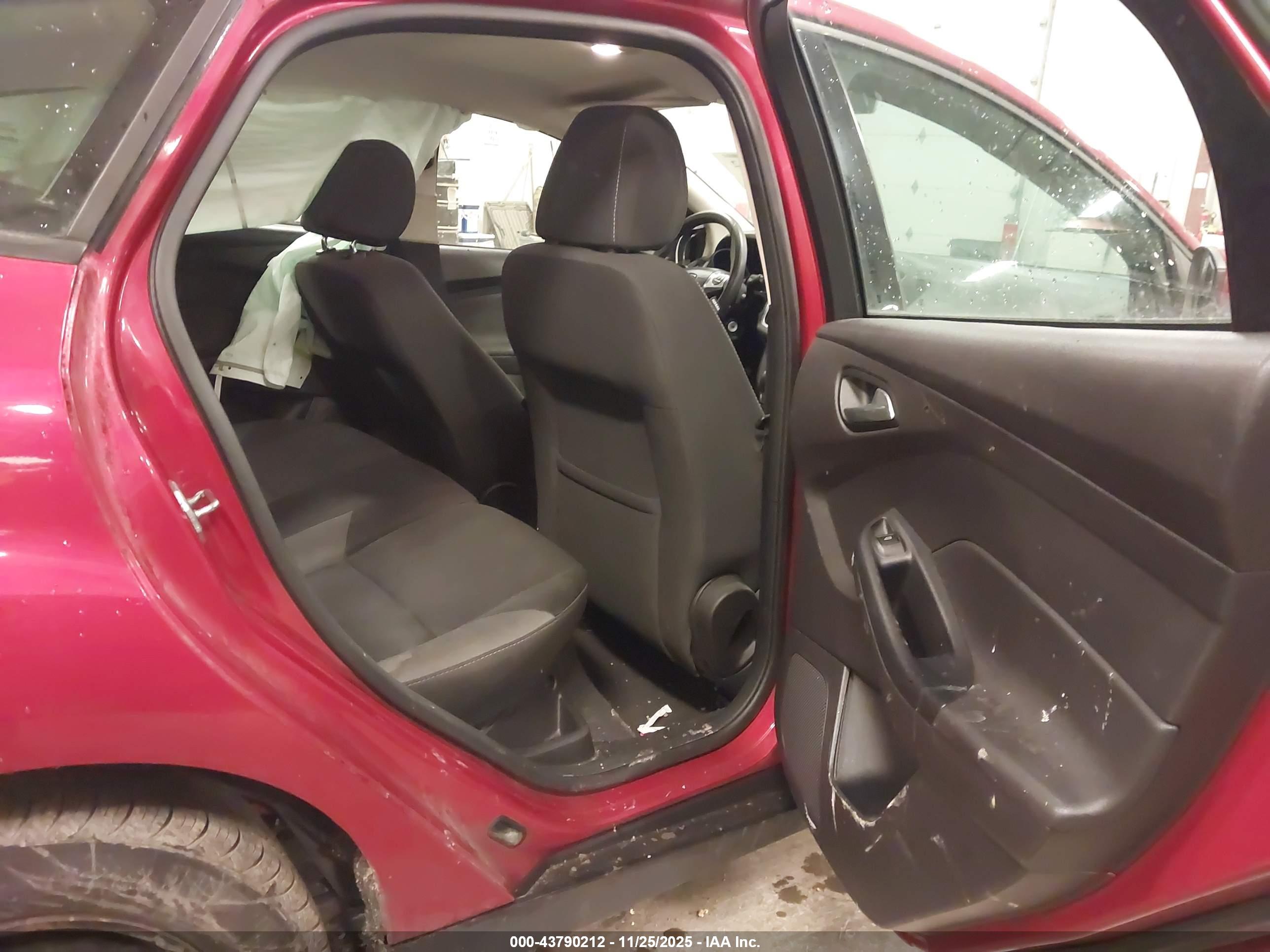 FORD FOCUS image 8