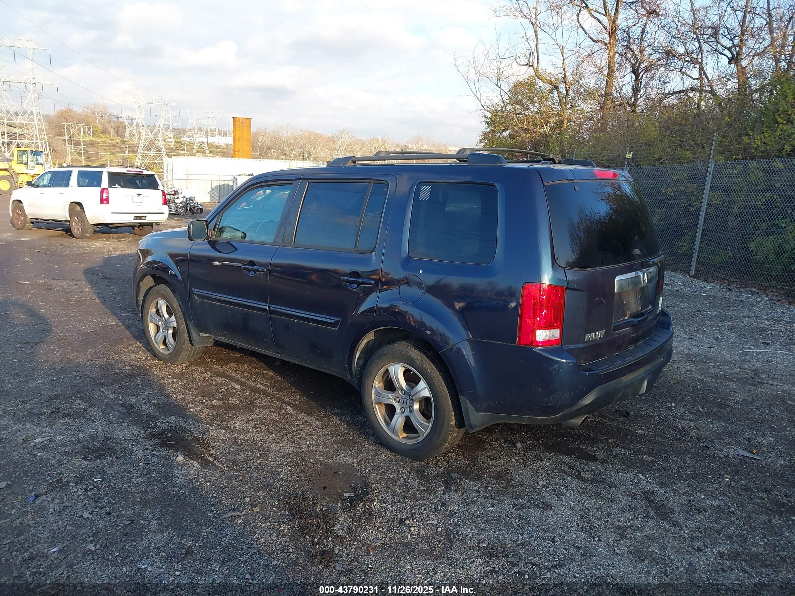 HONDA PILOT image 3