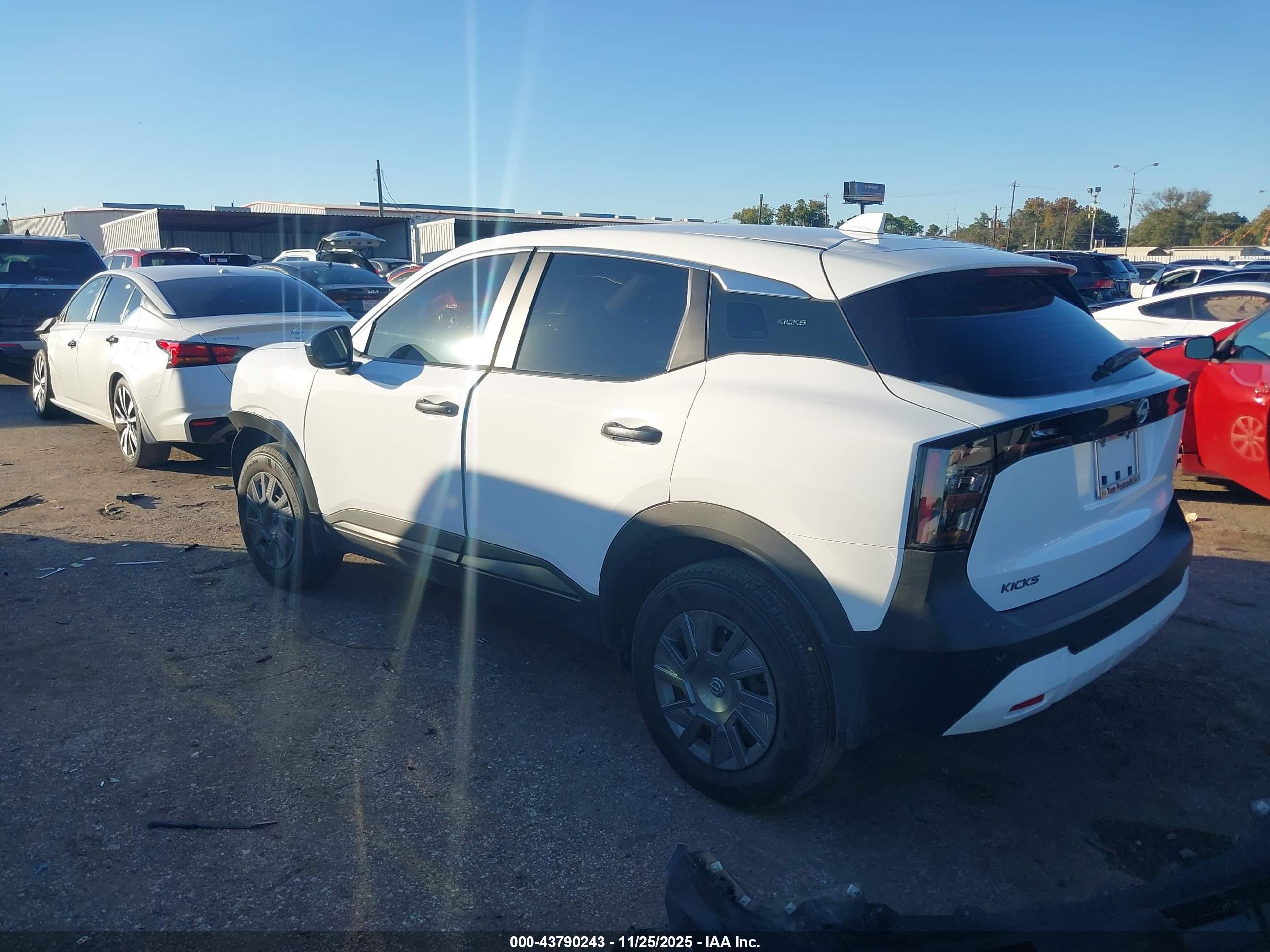 NISSAN KICKS image 3