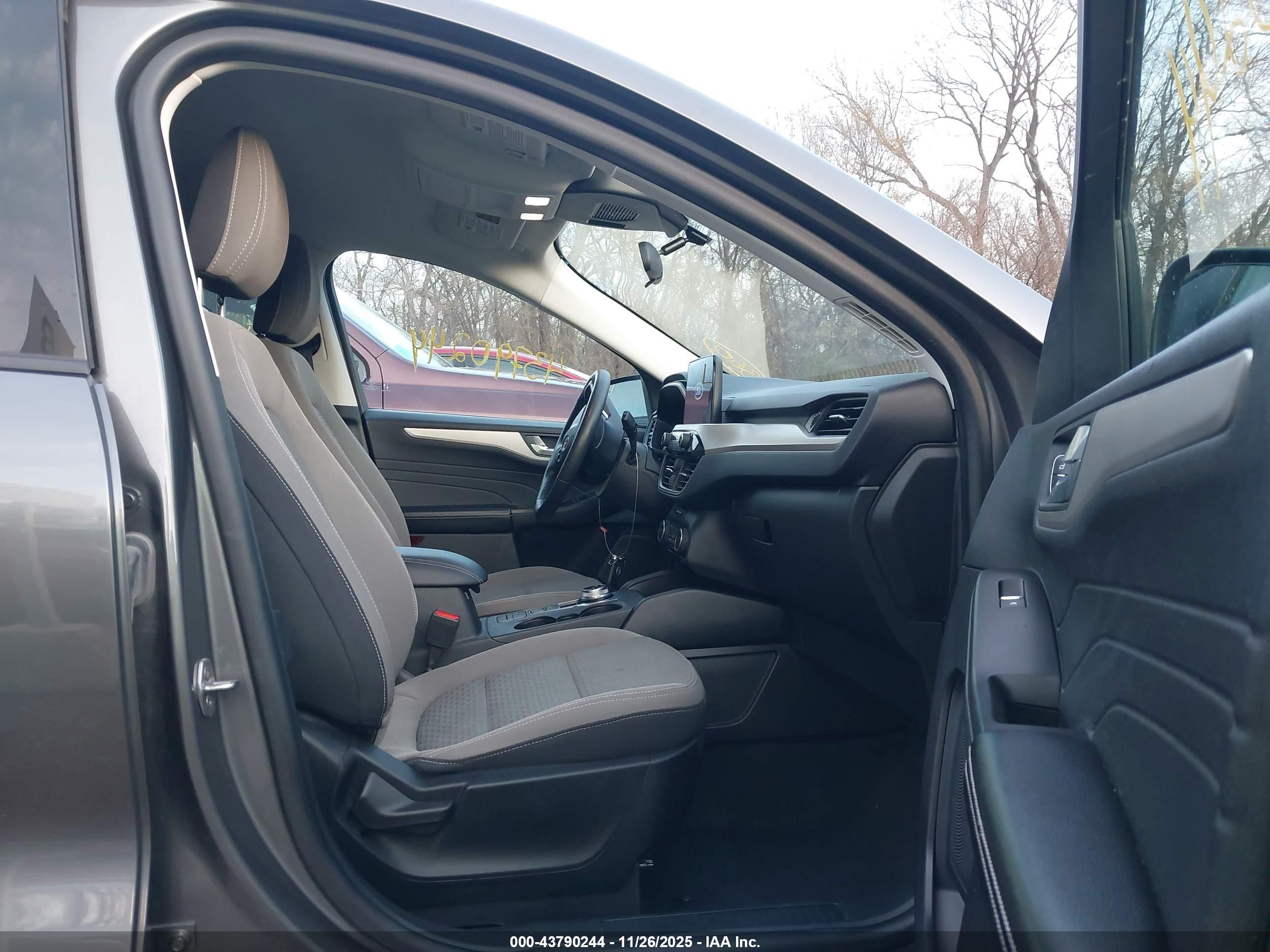 FORD ESCAPE image 5