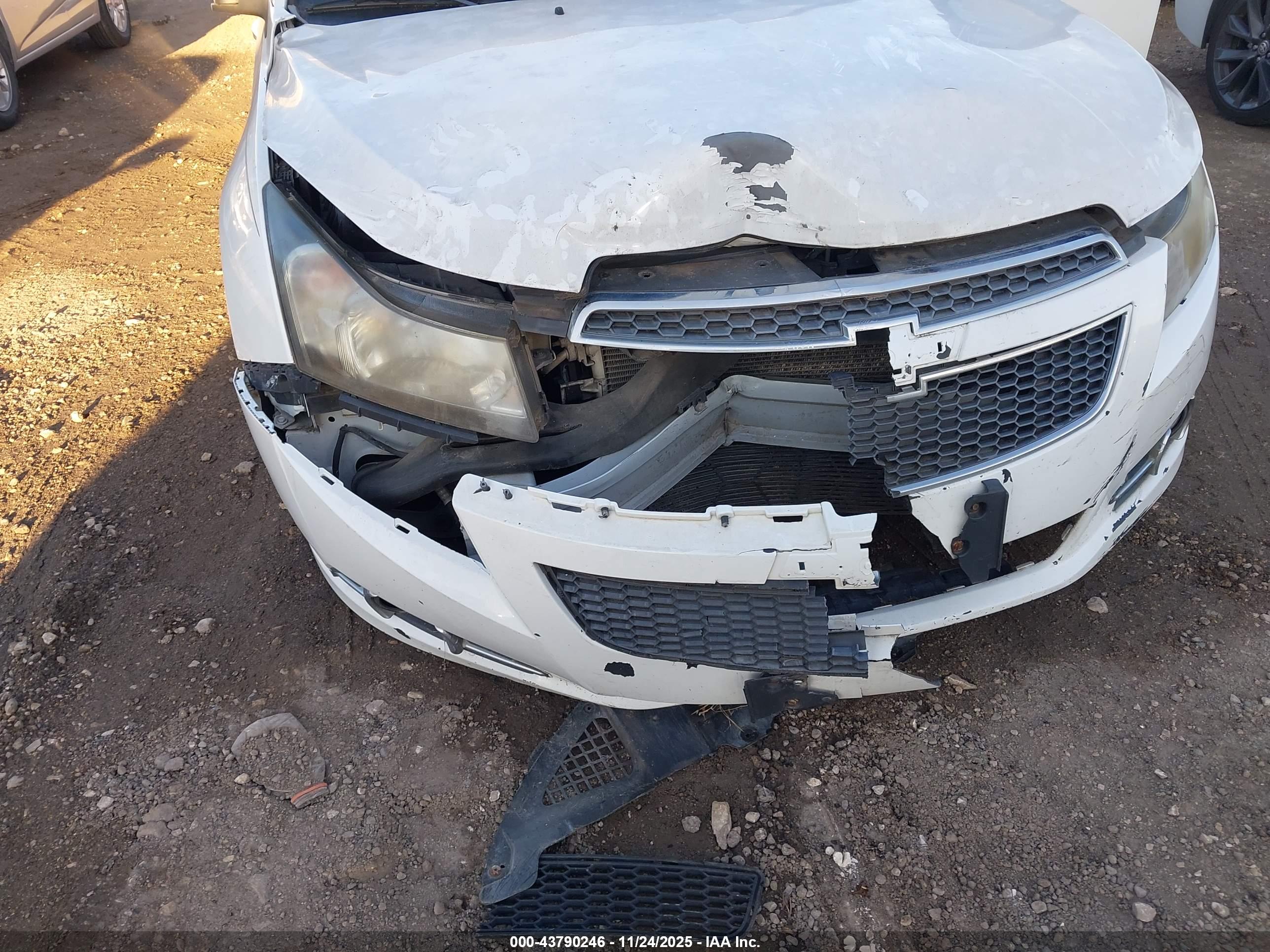 CHEVROLET CRUZE image 6