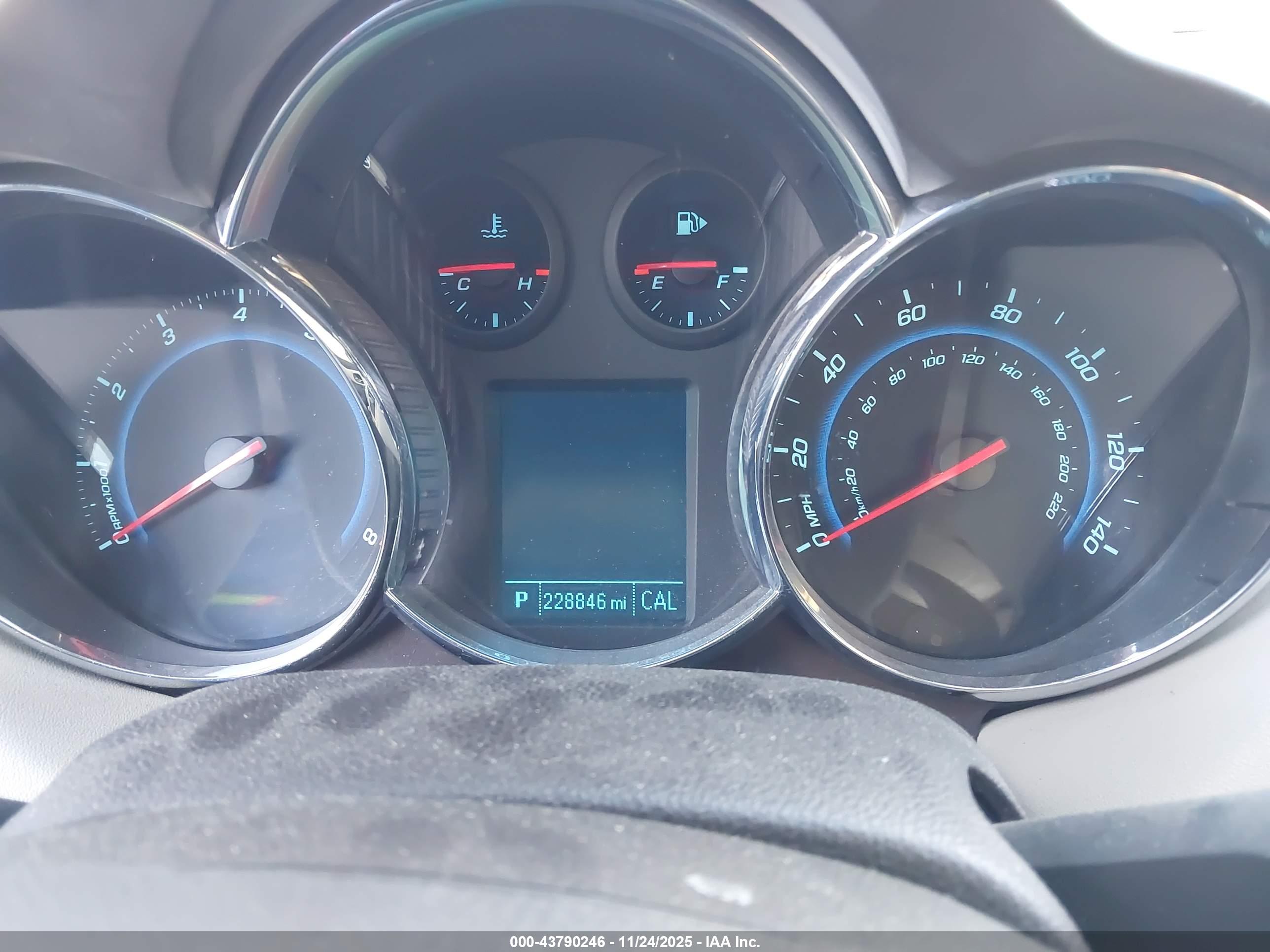 CHEVROLET CRUZE image 7