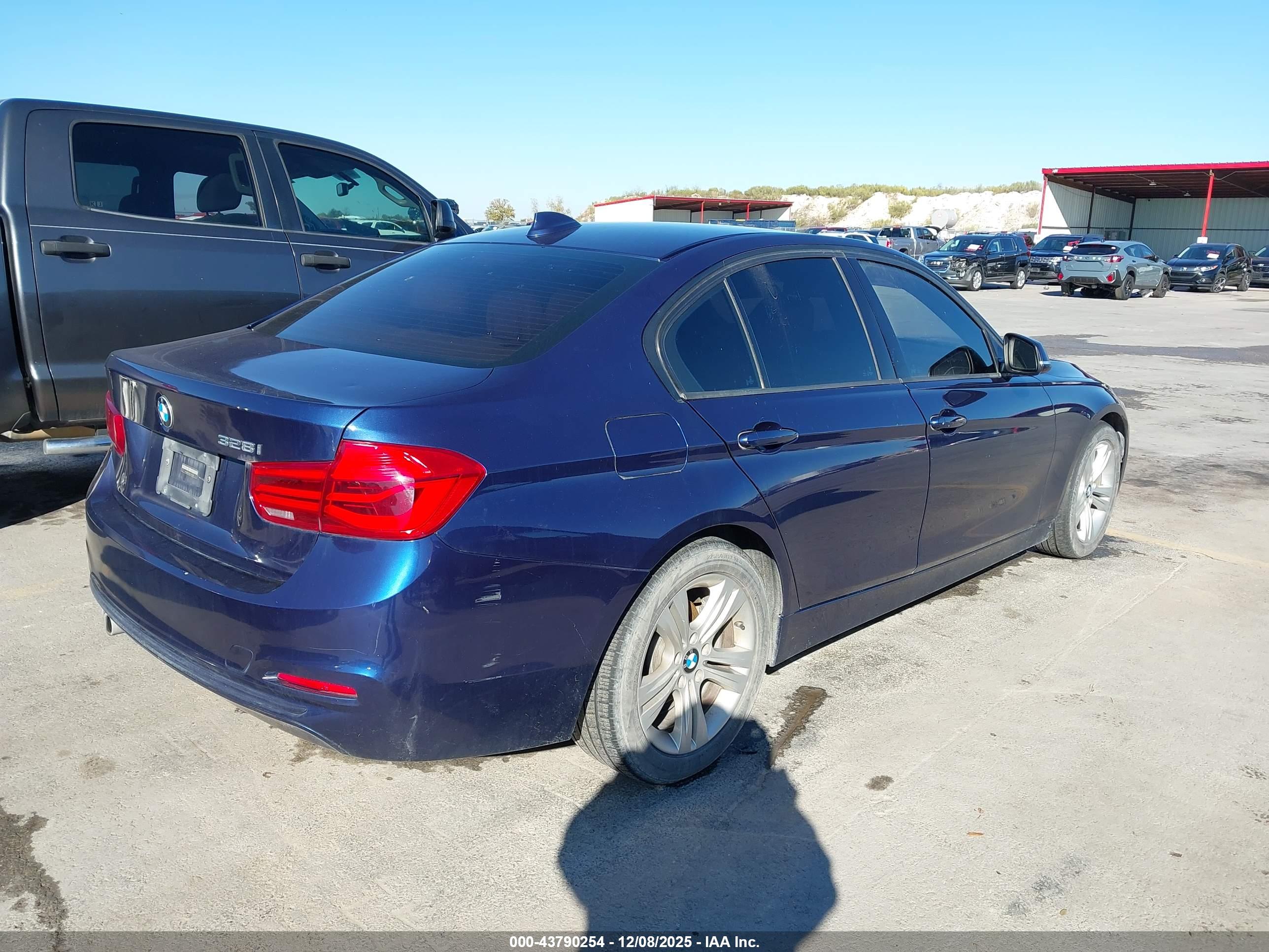 BMW 328I image 4