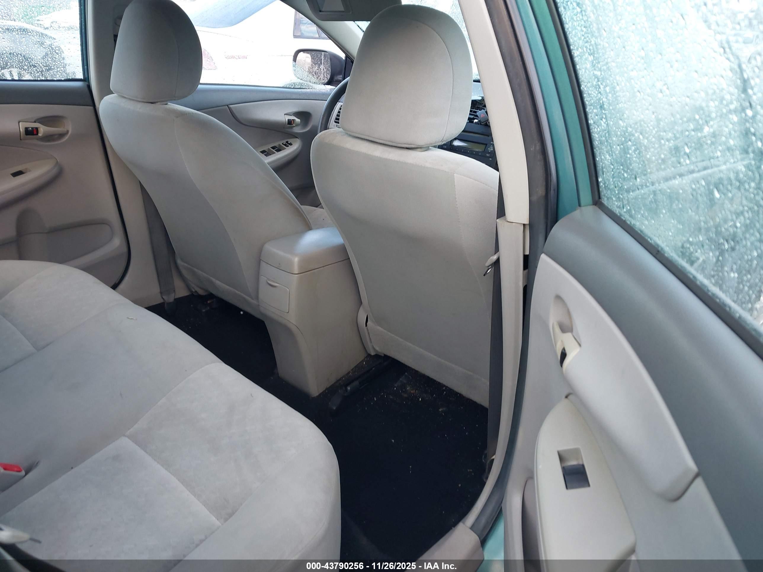 TOYOTA COROLLA image 8