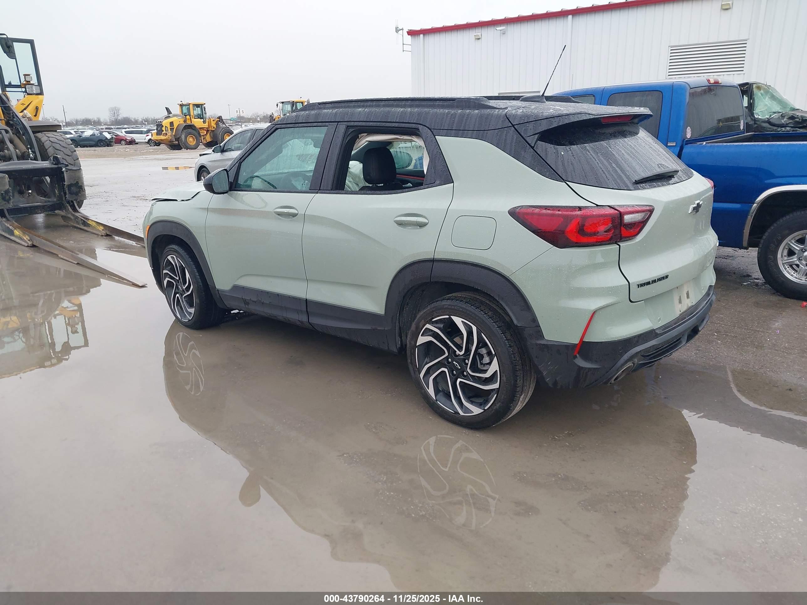 CHEVROLET TRAILBLAZER image 3