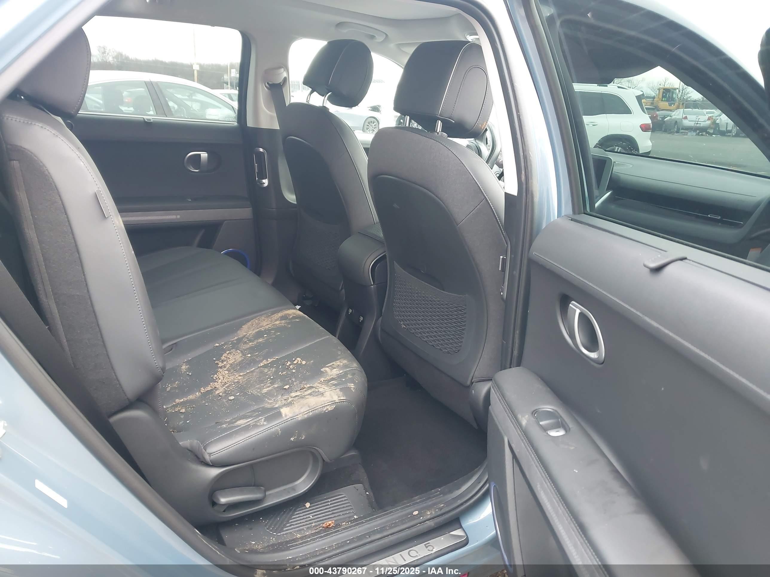 HYUNDAI IONIQ image 8