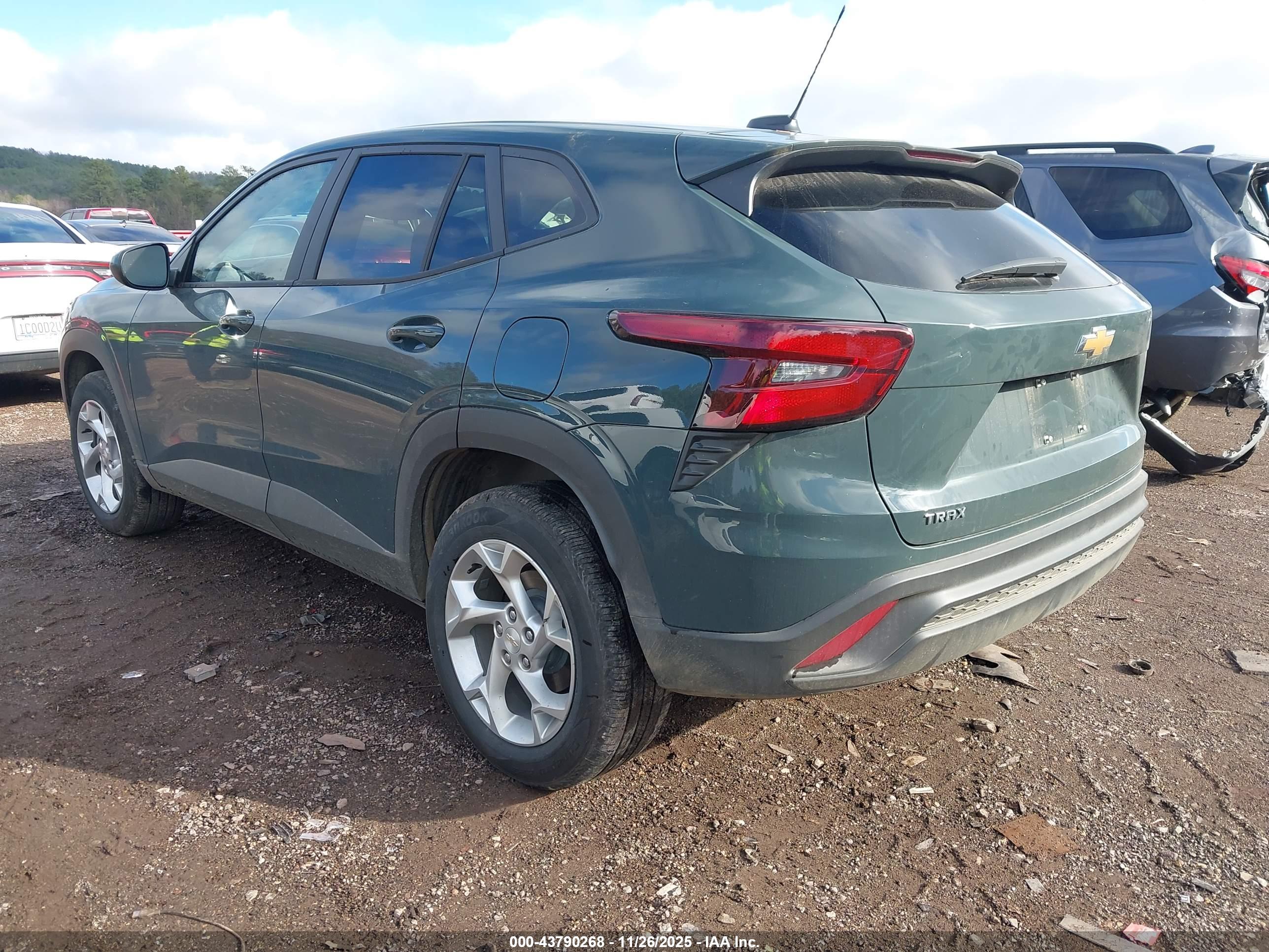 CHEVROLET TRAX image 3
