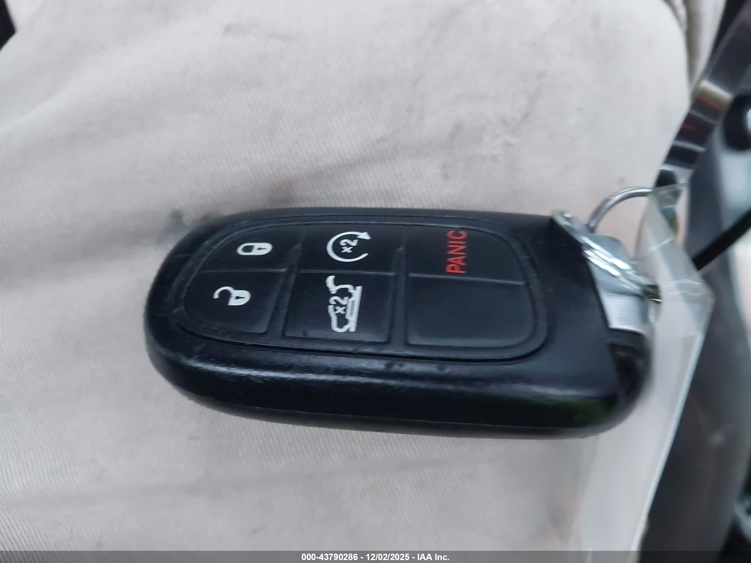 JEEP CHEROKEE image 11