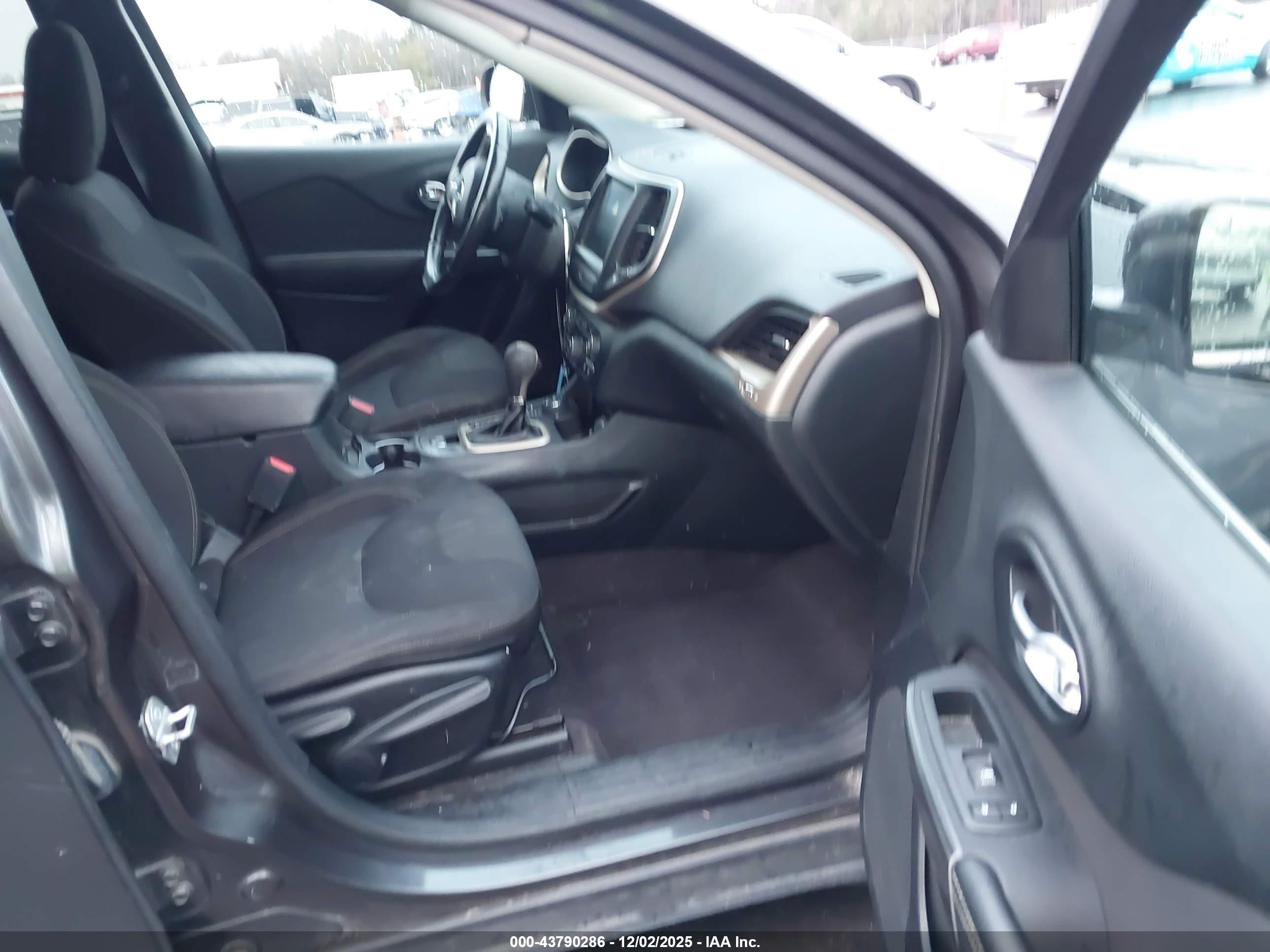 JEEP CHEROKEE image 5