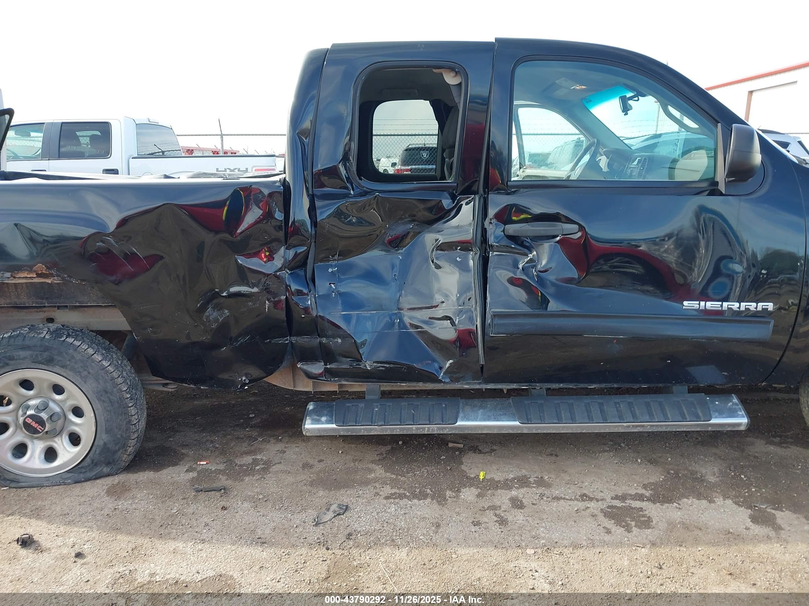 GMC SIERRA image 6