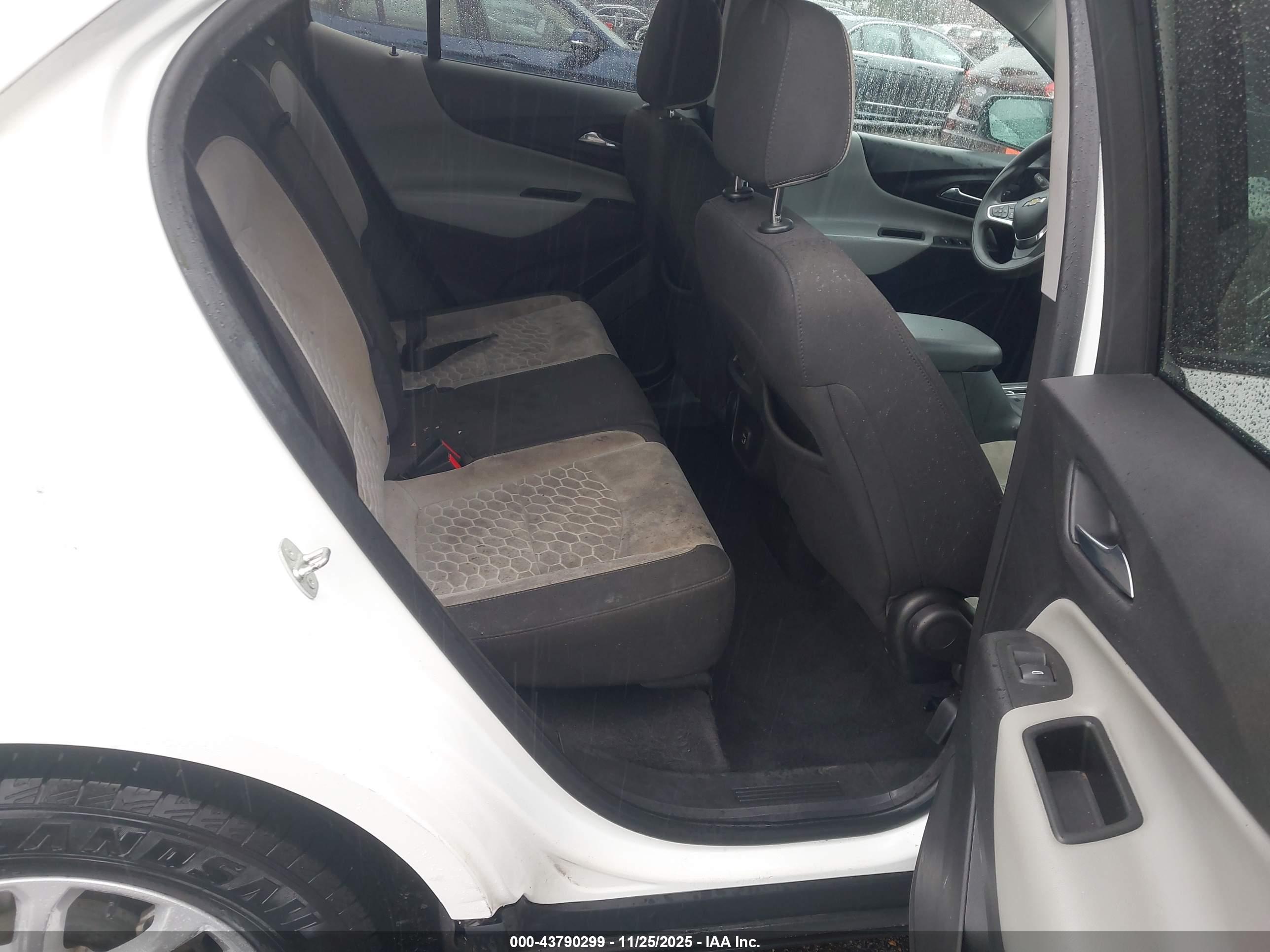CHEVROLET EQUINOX image 8