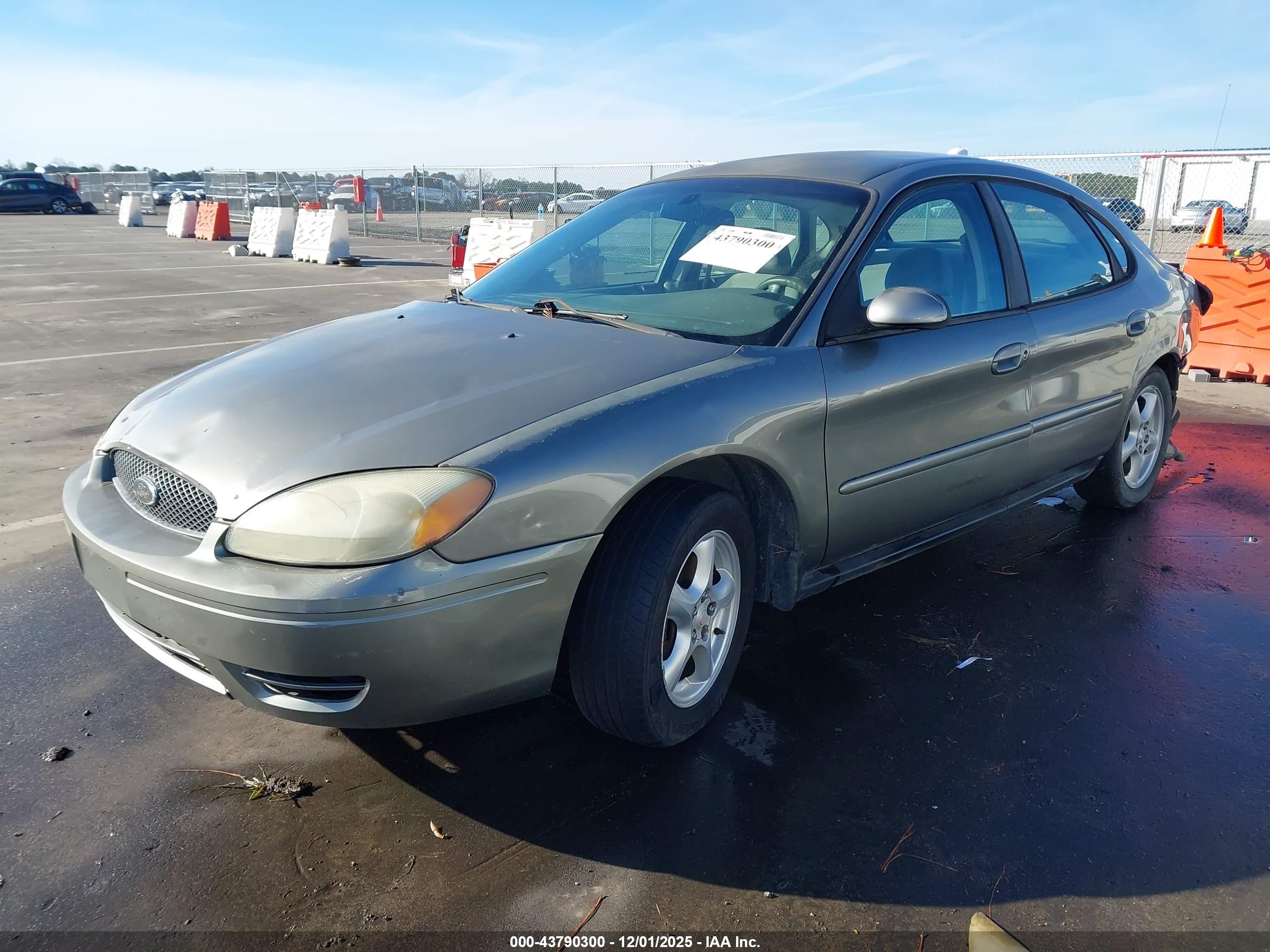 FORD TAURUS image 2