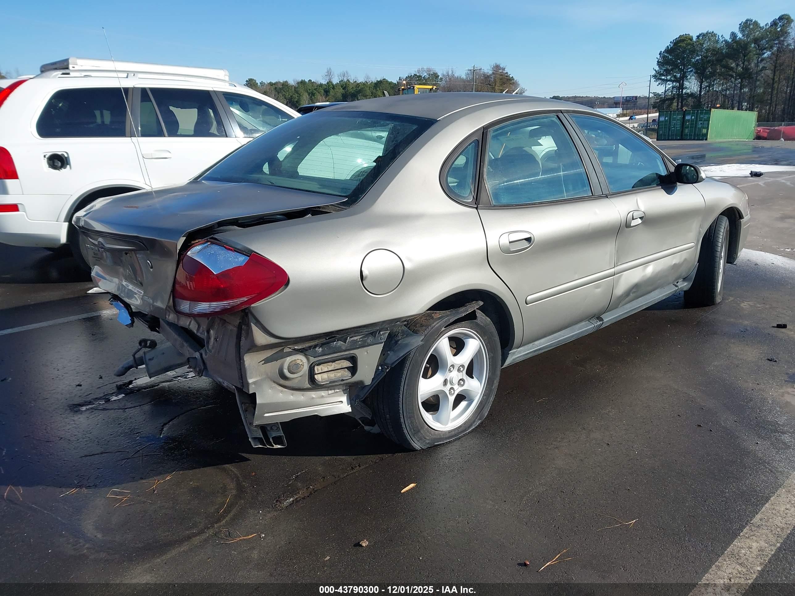 FORD TAURUS image 4