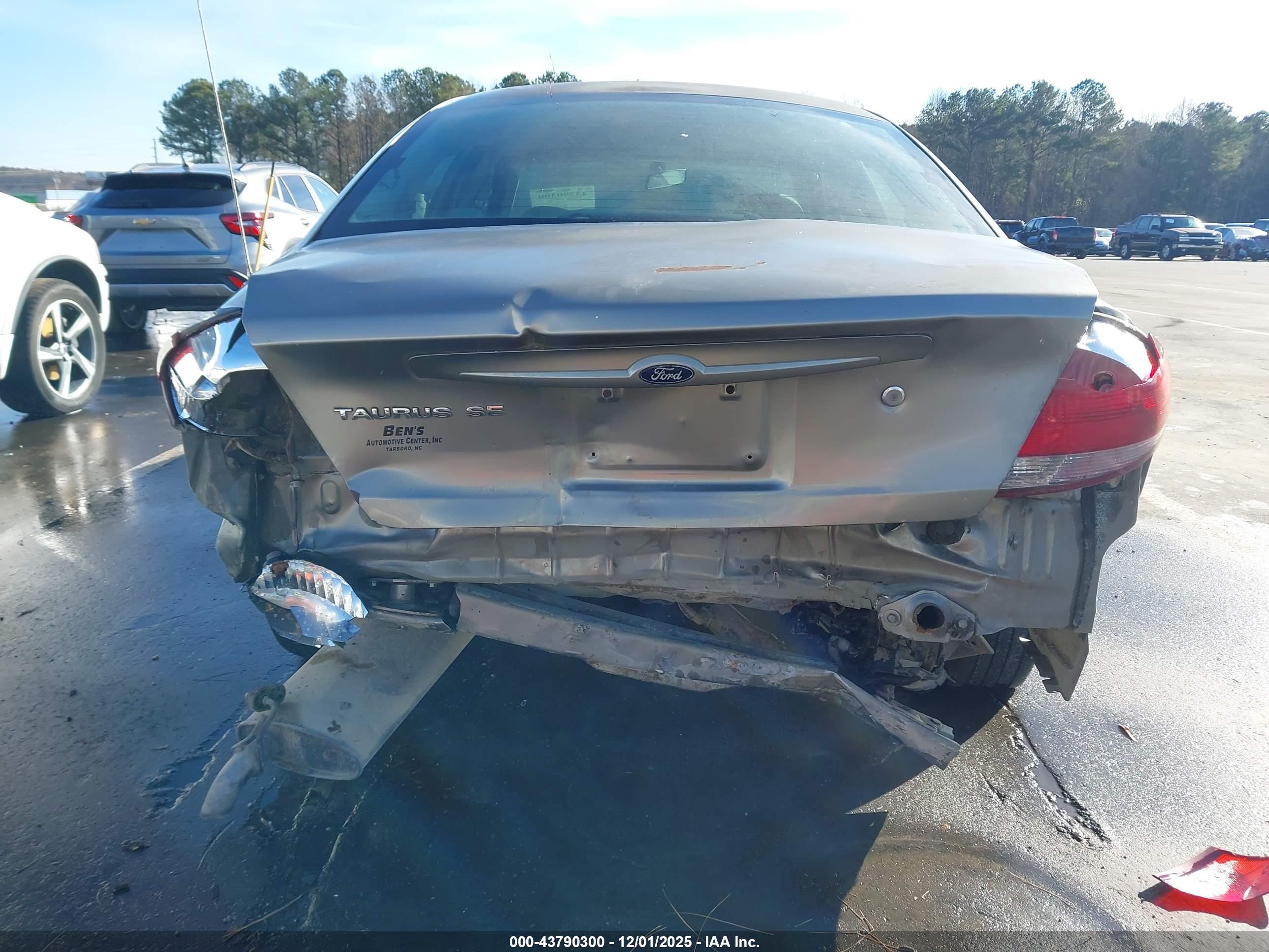 FORD TAURUS image 6