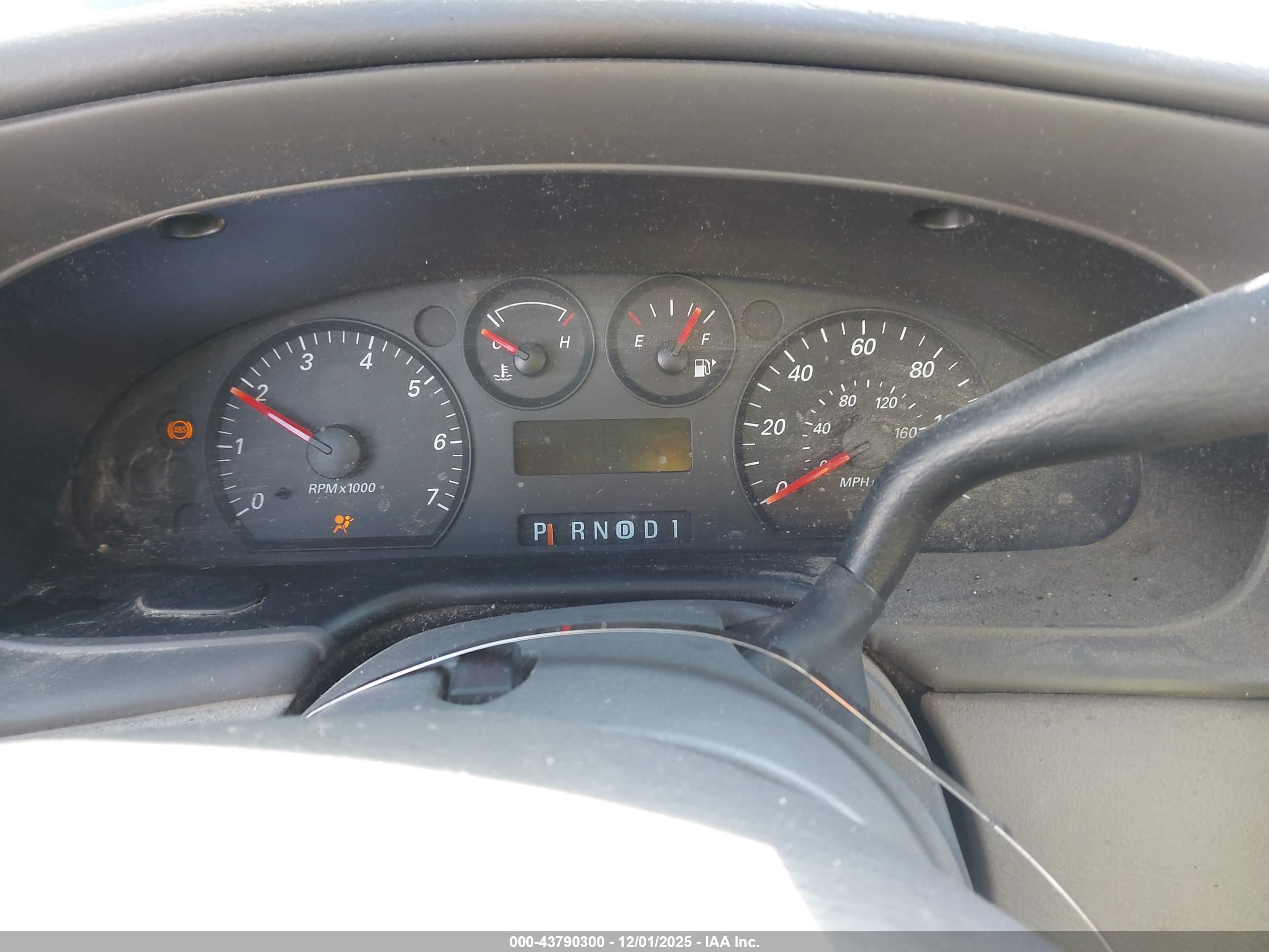 FORD TAURUS image 7