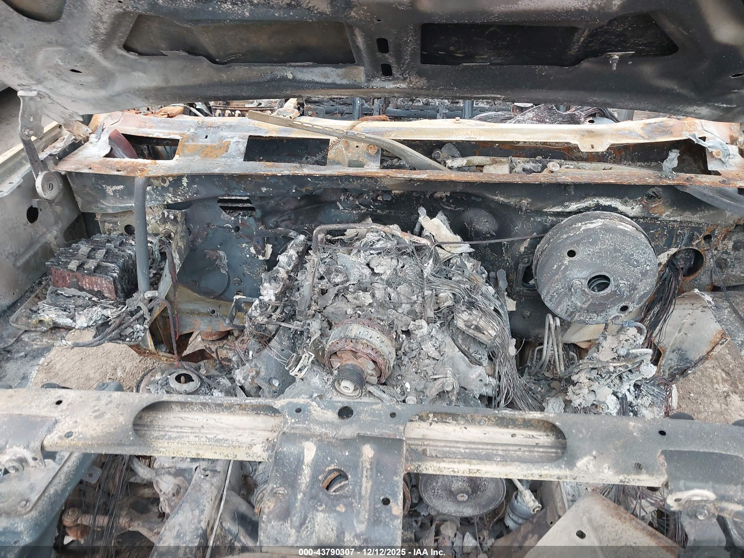 CHEVROLET SILVERADO image 10