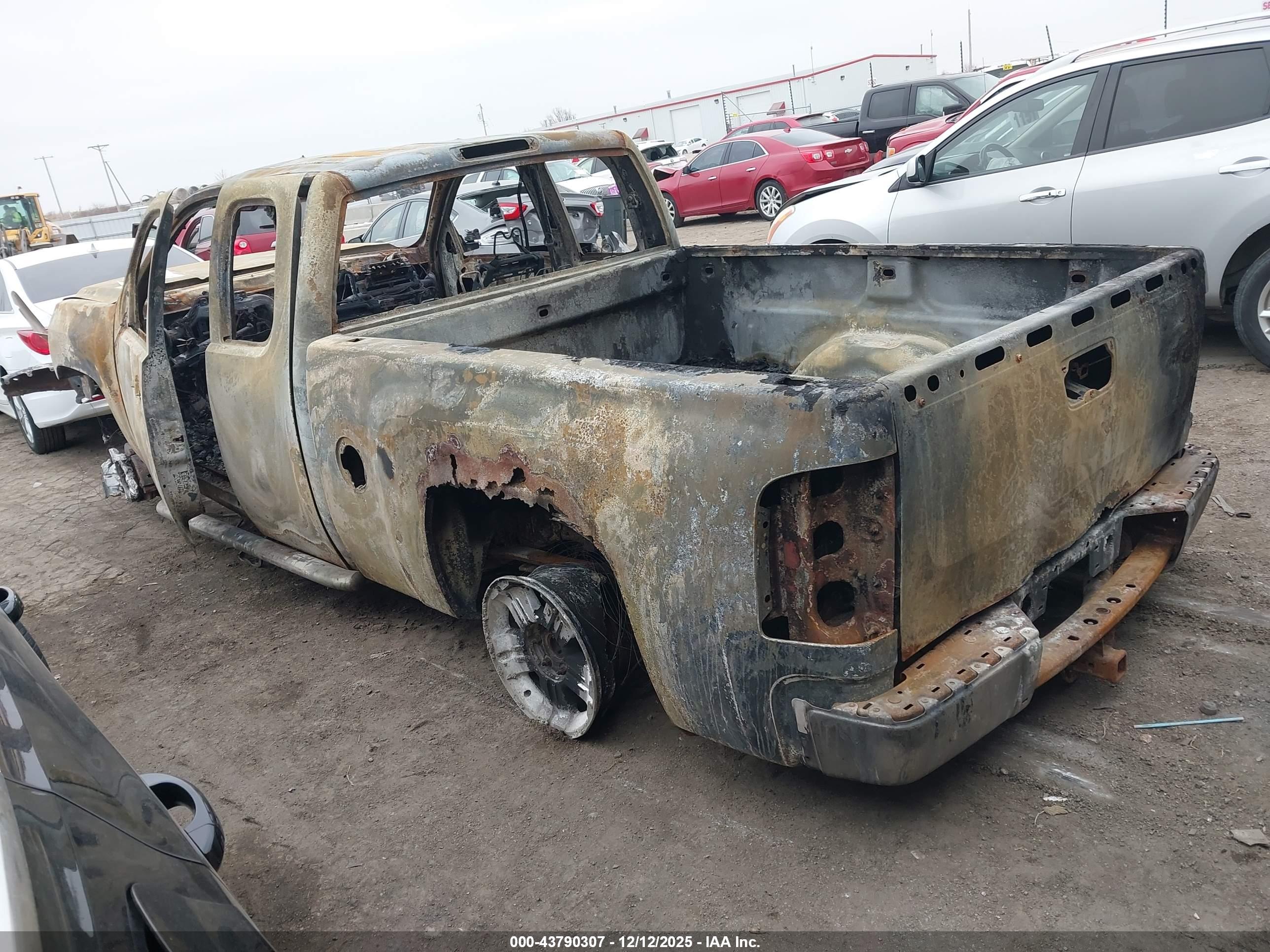 CHEVROLET SILVERADO image 3