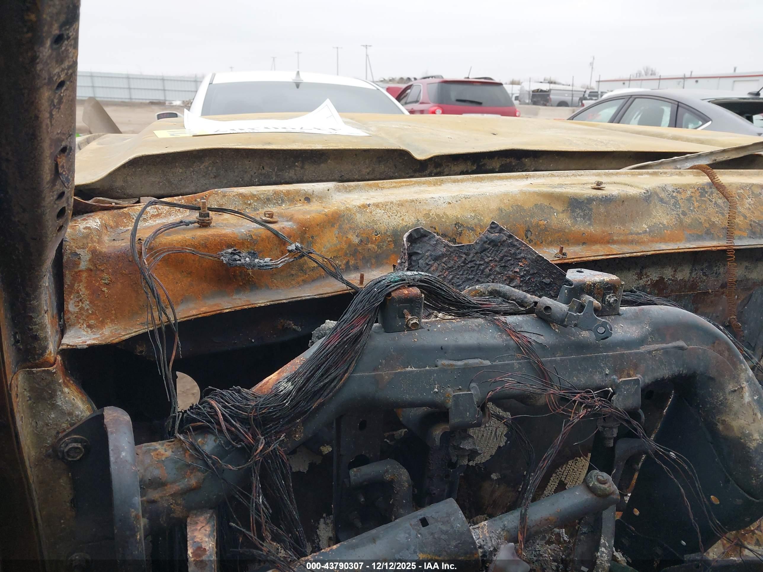 CHEVROLET SILVERADO image 7