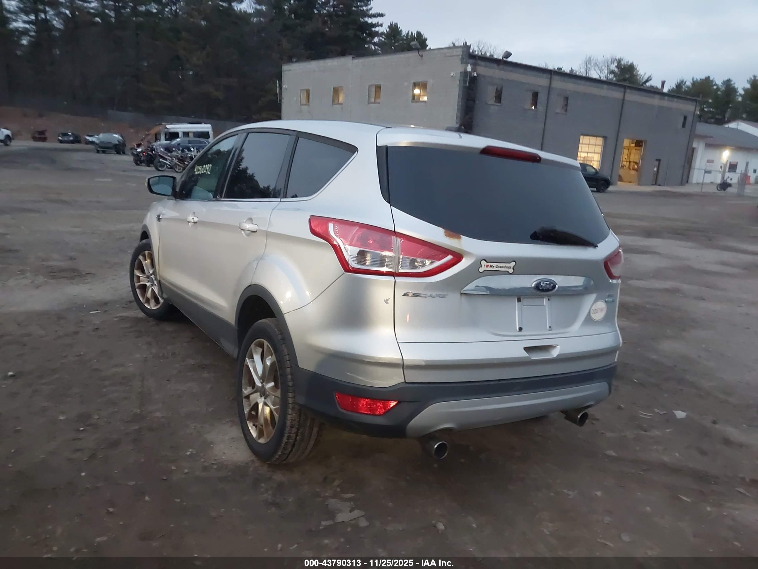 FORD ESCAPE image 3