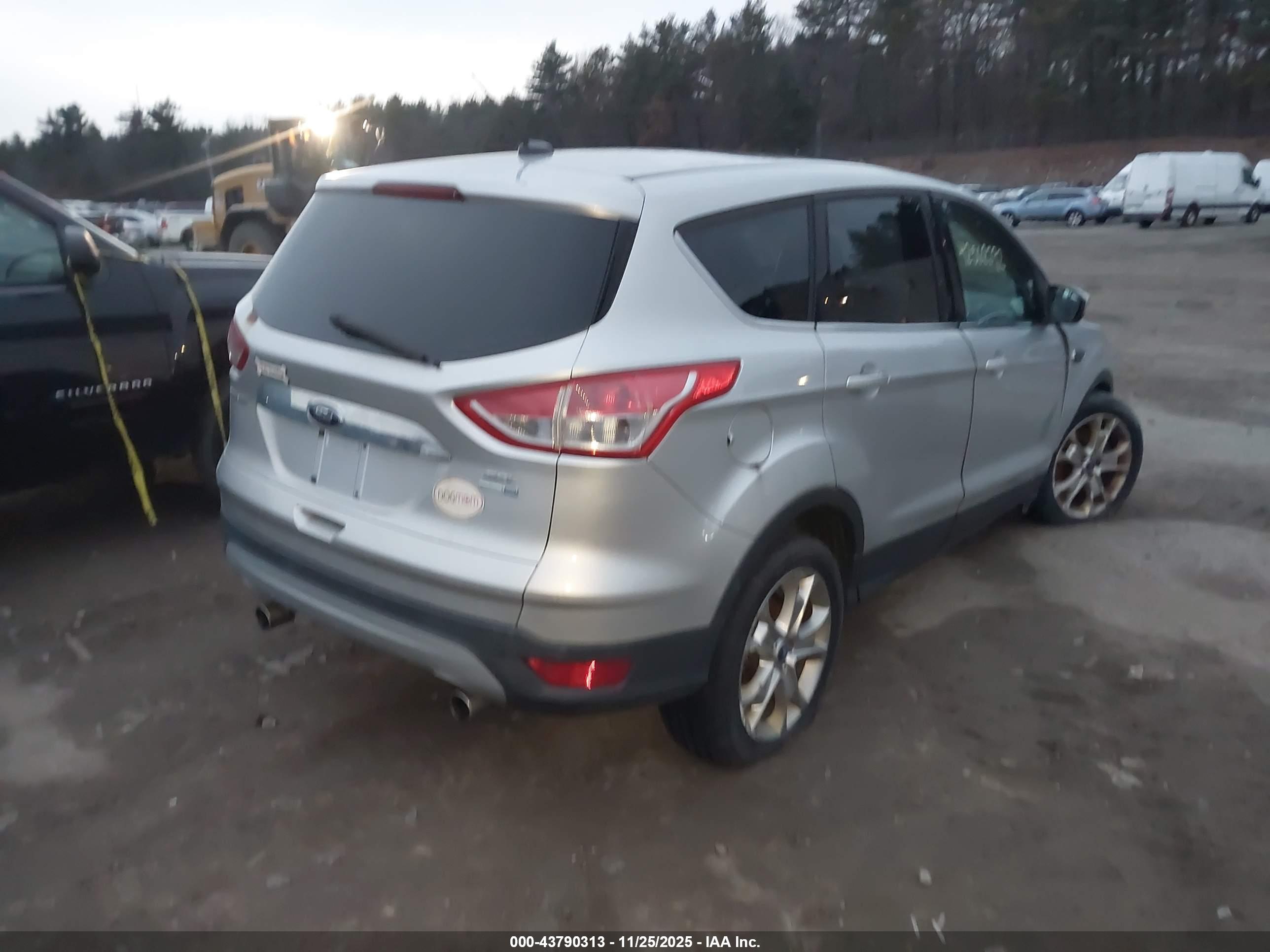 FORD ESCAPE image 4
