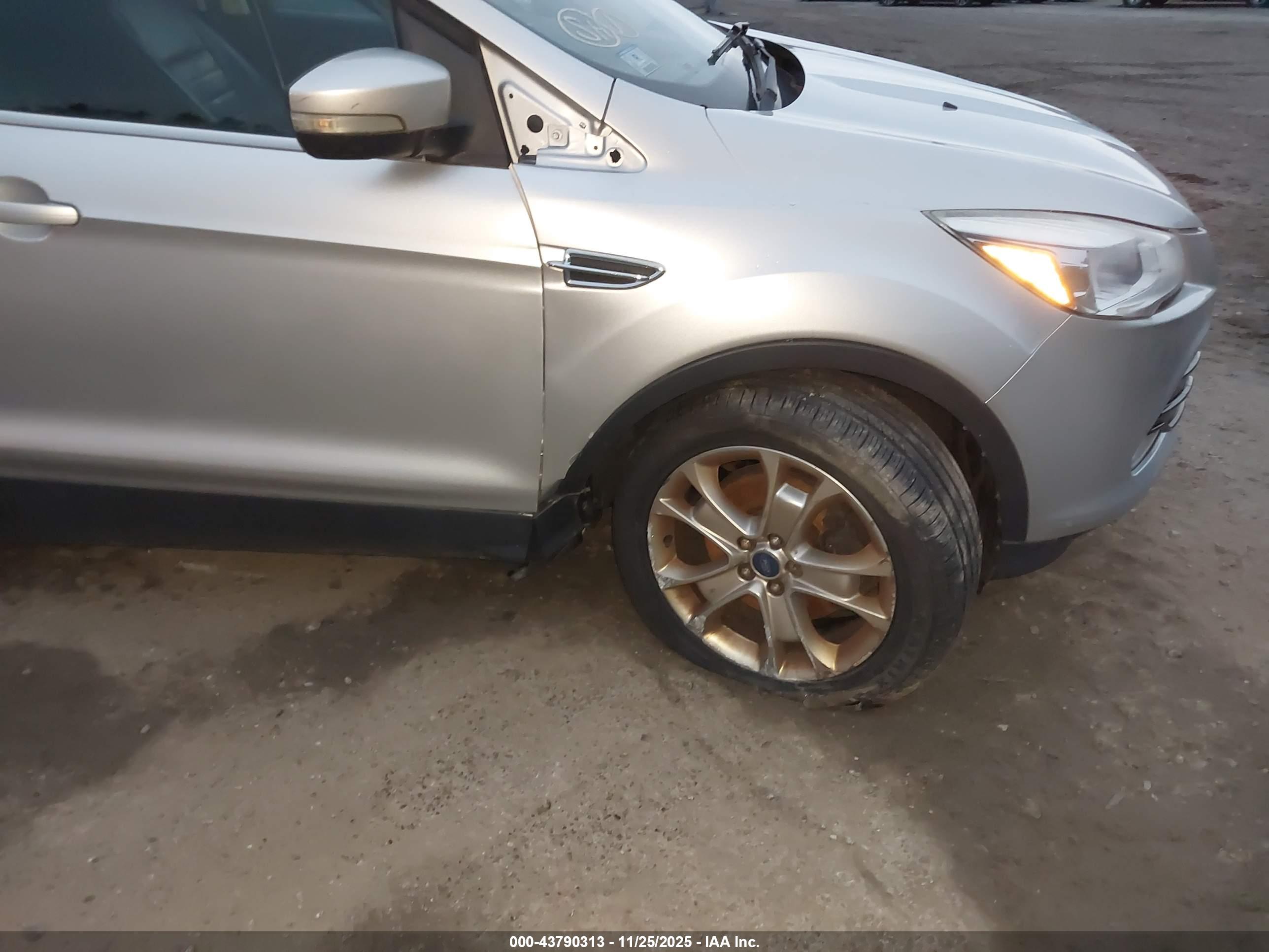 FORD ESCAPE image 6