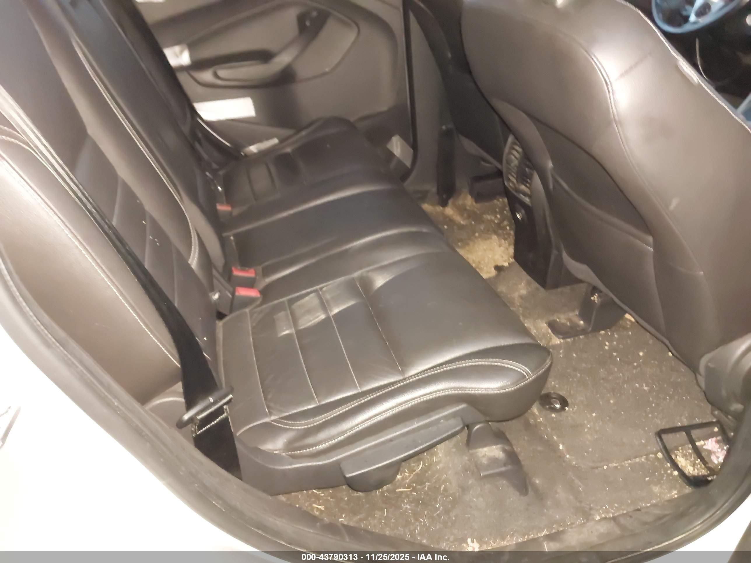 FORD ESCAPE image 8