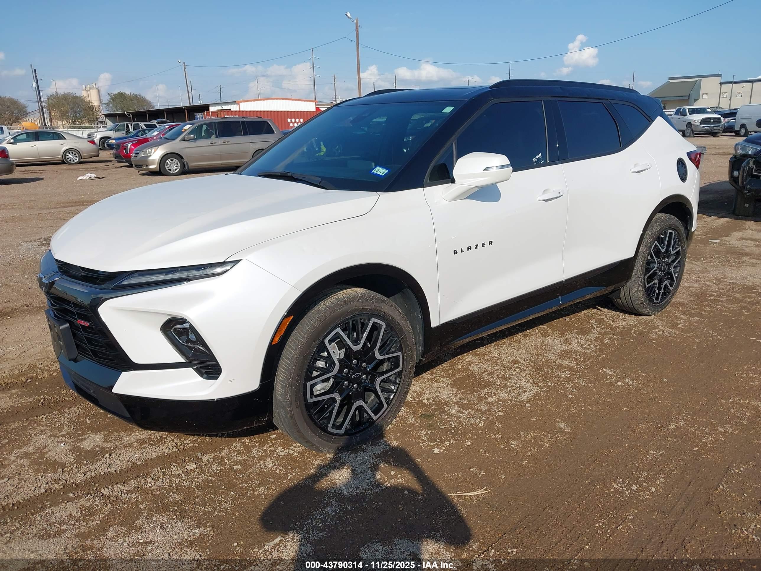 CHEVROLET BLAZER image 2