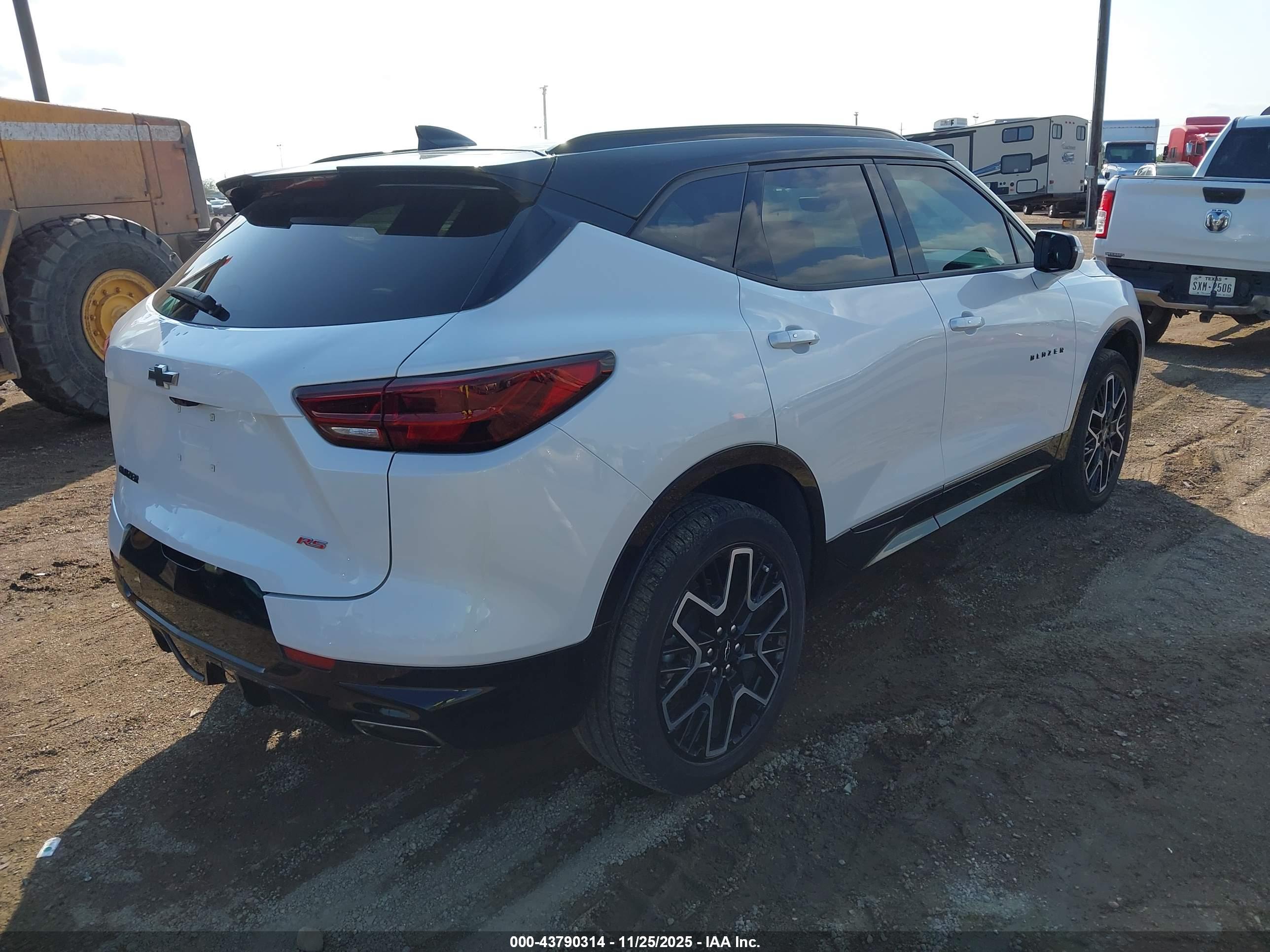 CHEVROLET BLAZER image 4