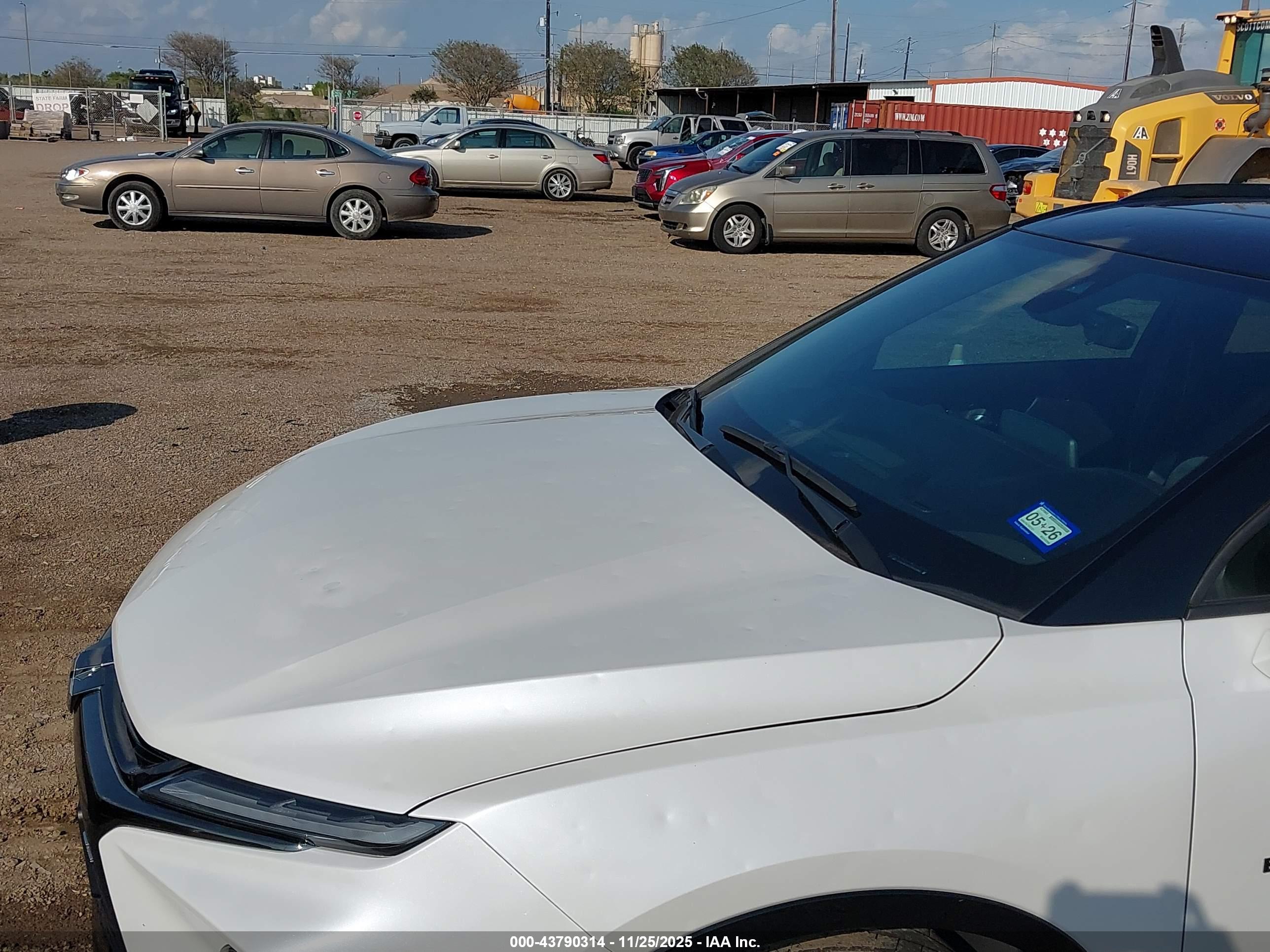 CHEVROLET BLAZER image 6