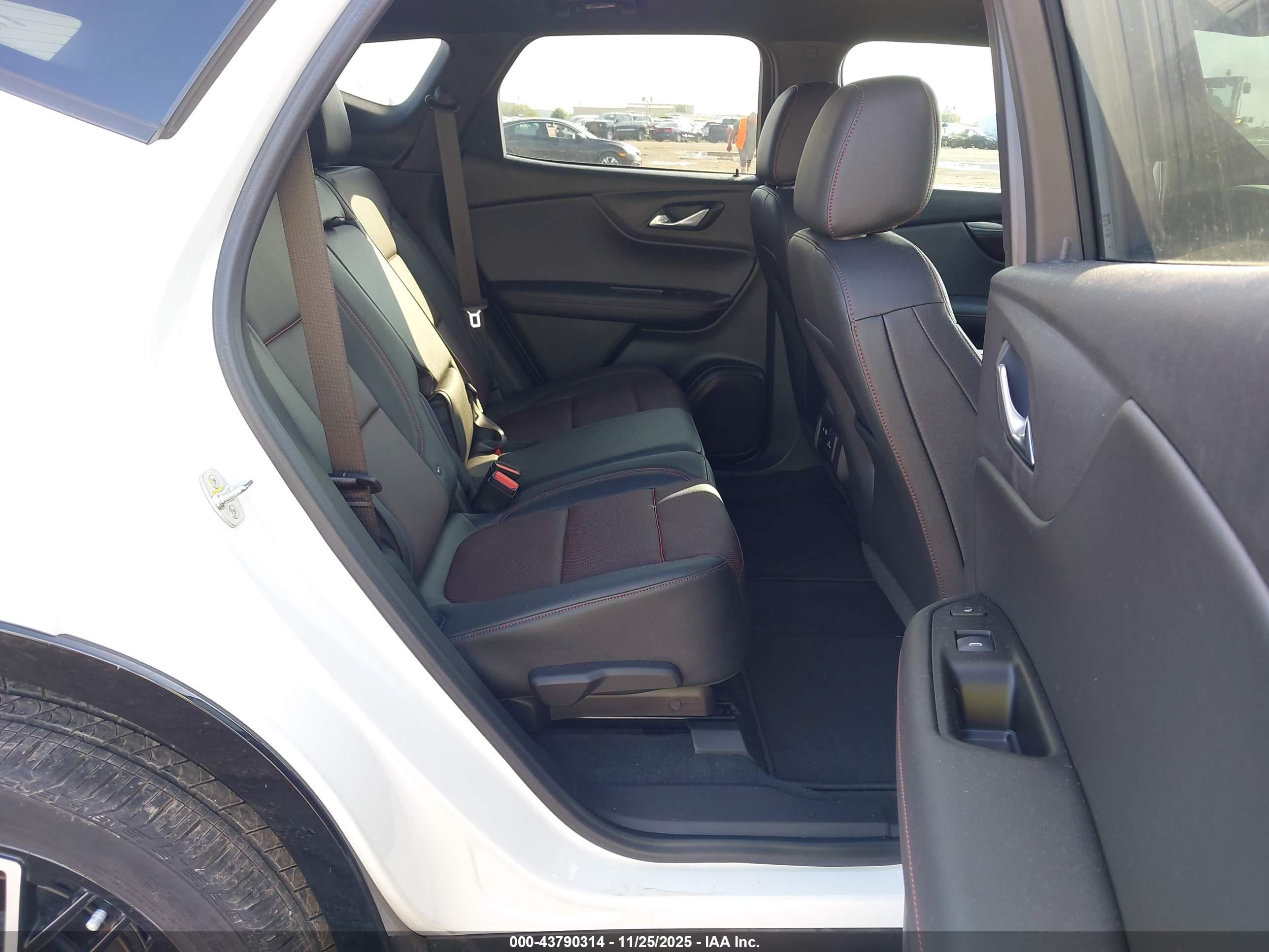 CHEVROLET BLAZER image 8