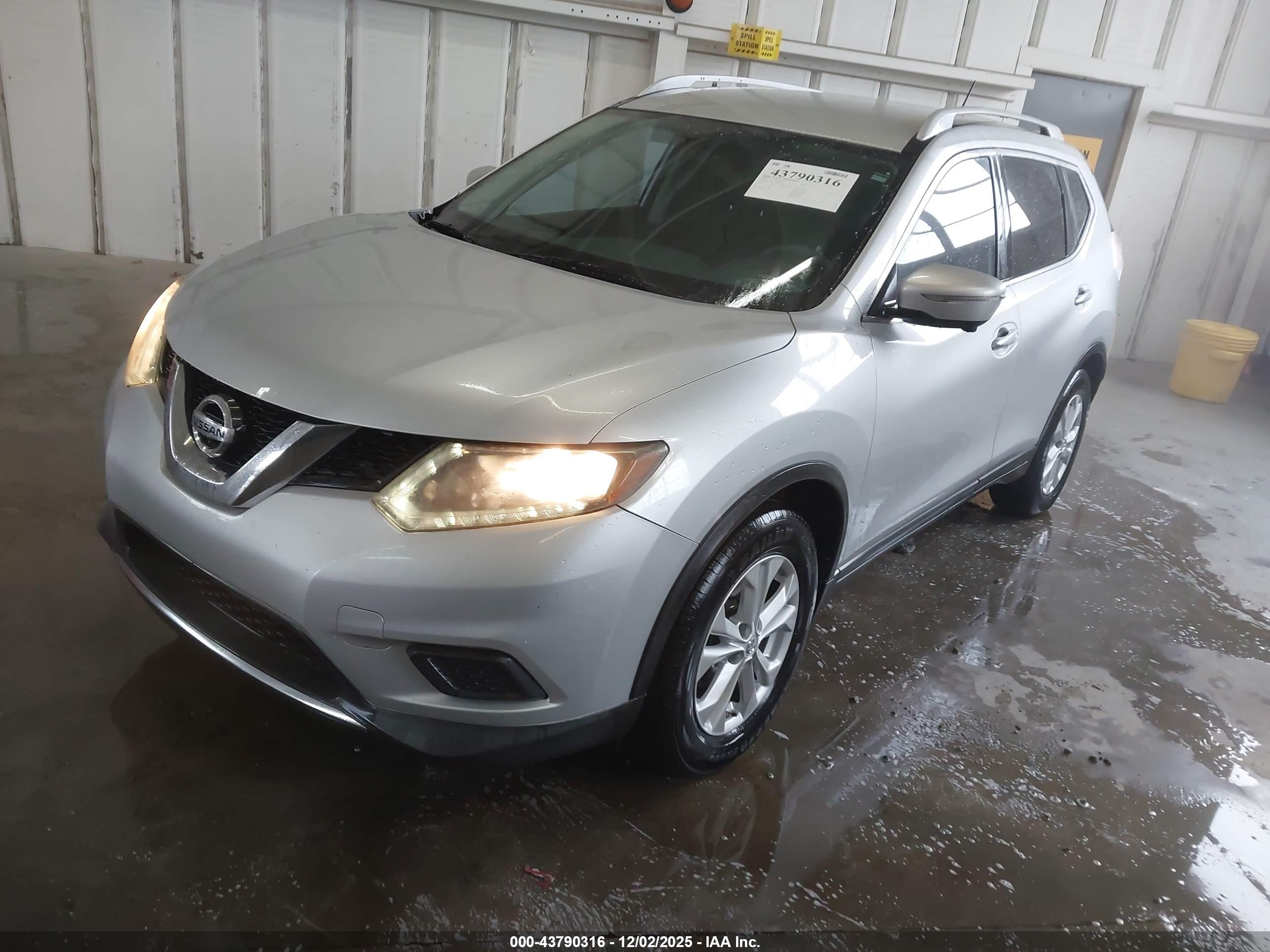 NISSAN ROGUE image 2